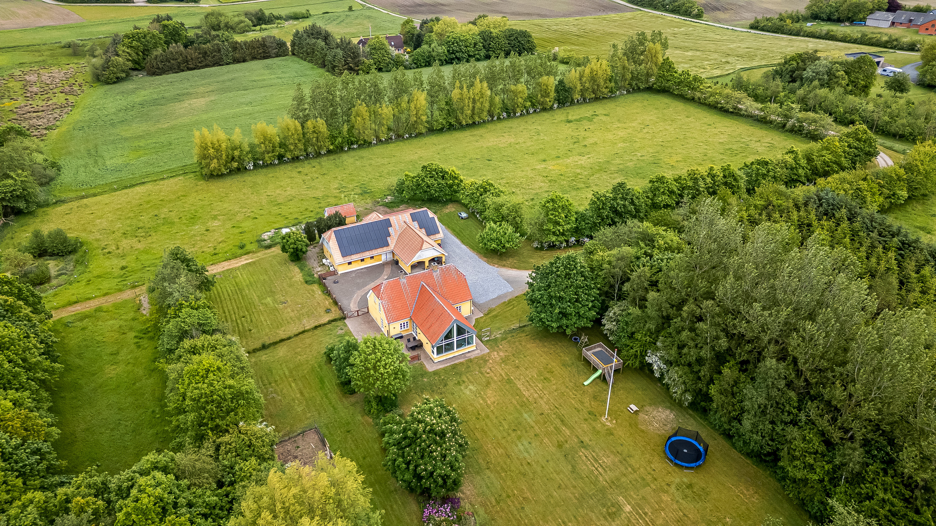 Fremhævet luftfoto billede i fuldskærmstilstand. Billede af Skovlundvej 16, Svenstrup, 7830 Vinderup