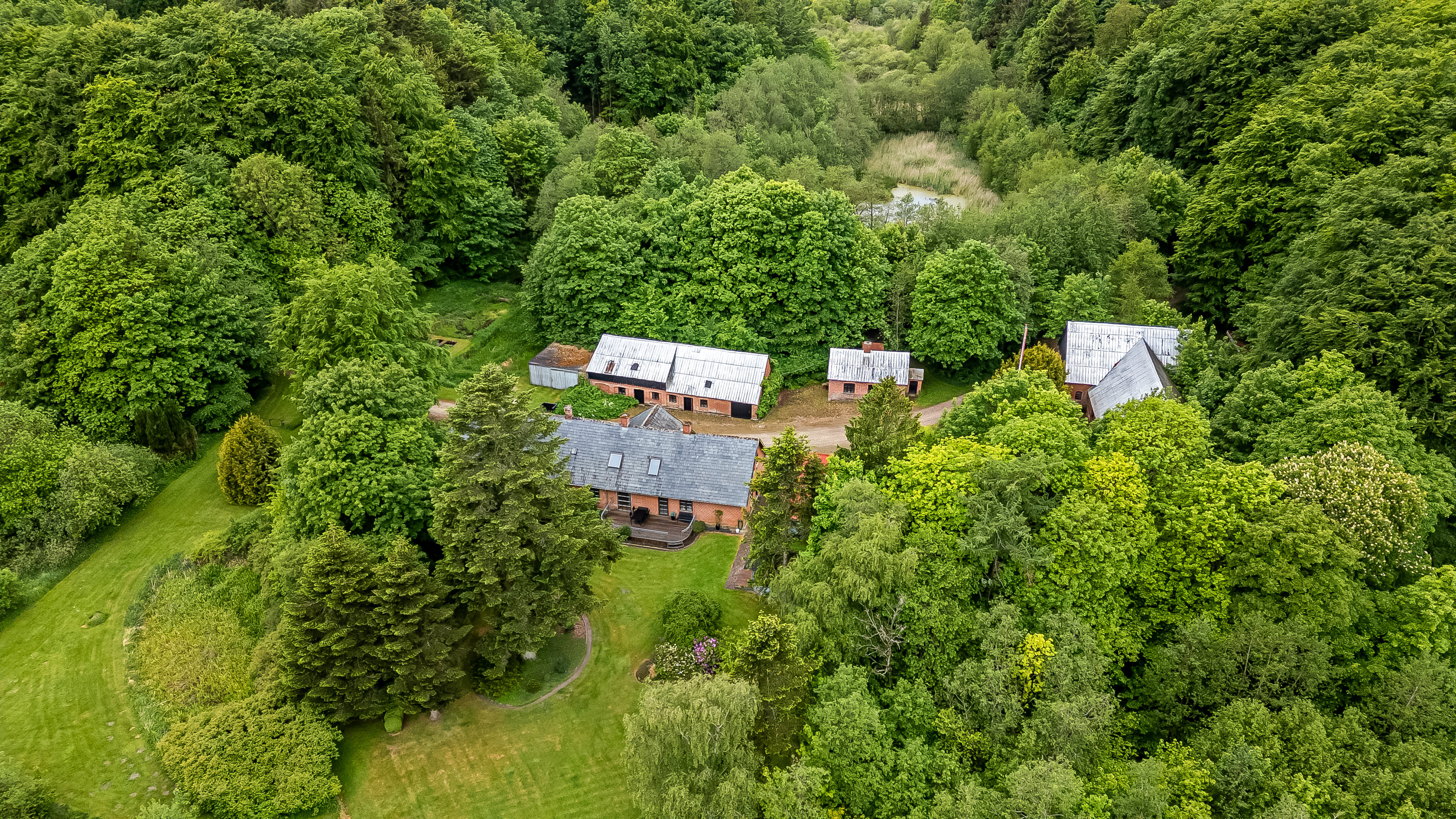 Fremhævet luftfoto billede i fuldskærmstilstand. Billede af Skalmstrupvej 16, 7850 Stoholm Jyll