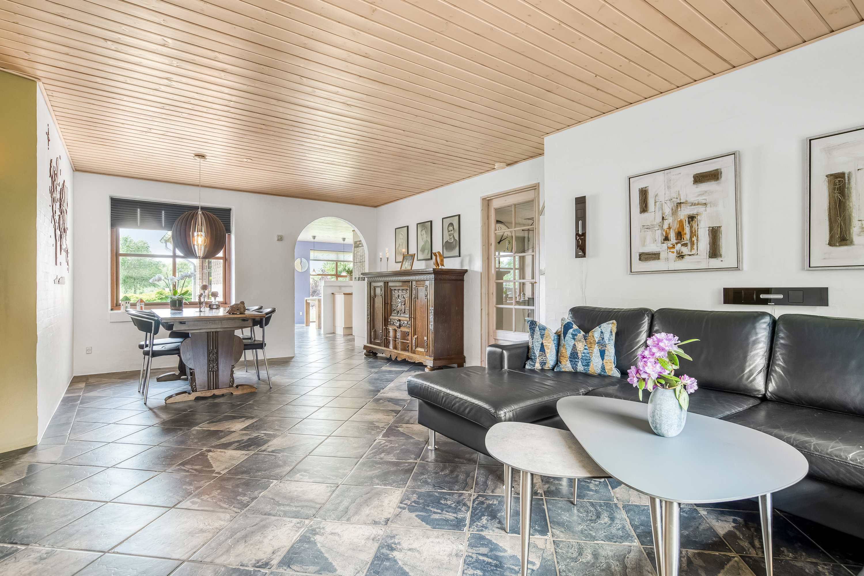 Fremhævet stue billede i fuldskærmstilstand. Billede af Birkemosevej 10, Karstoft, 6933 Kibæk