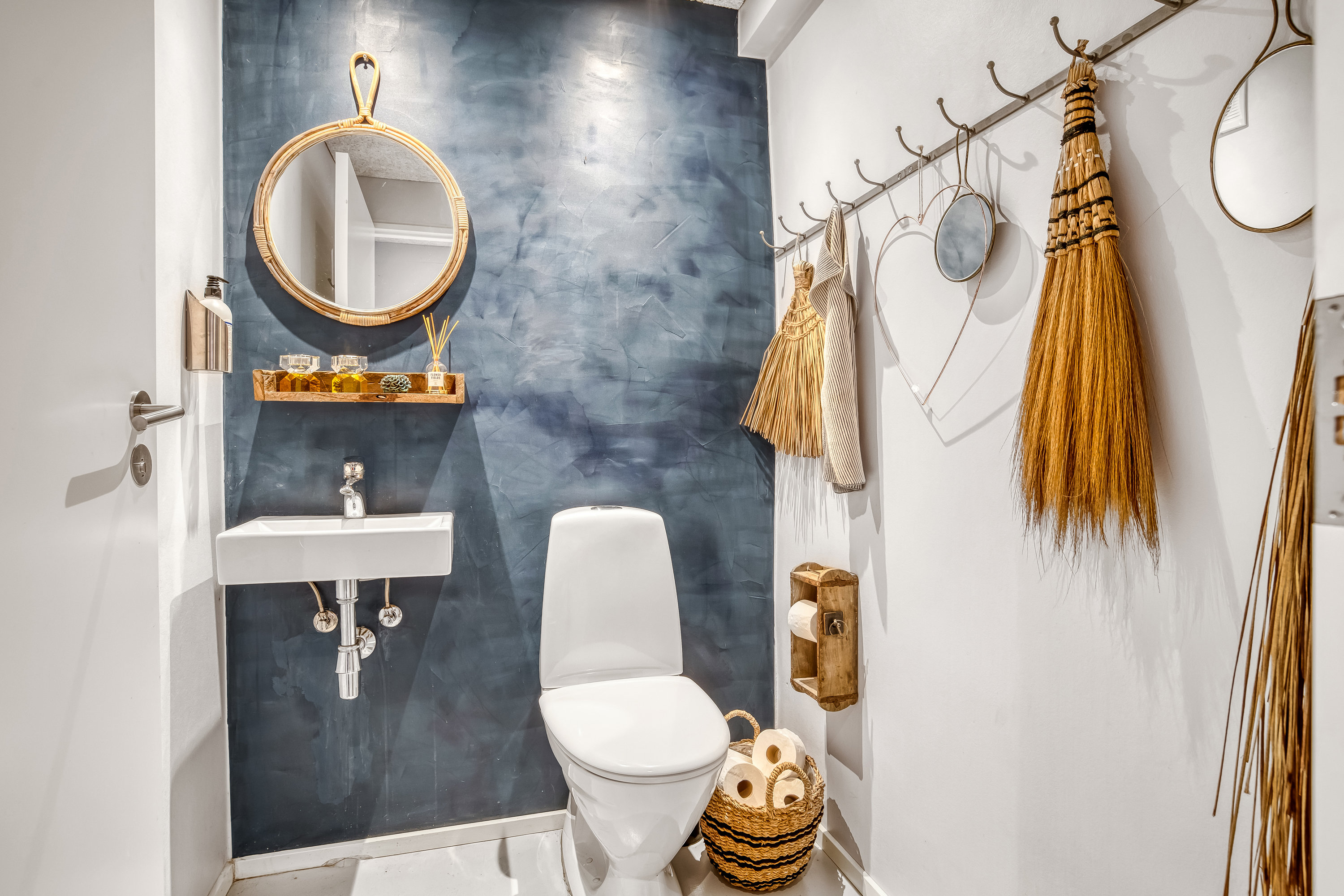 Fremhævet toilet billede i fuldskærmstilstand. Billede af Egebjergvej 32B, Vridsted, 7800 Skive