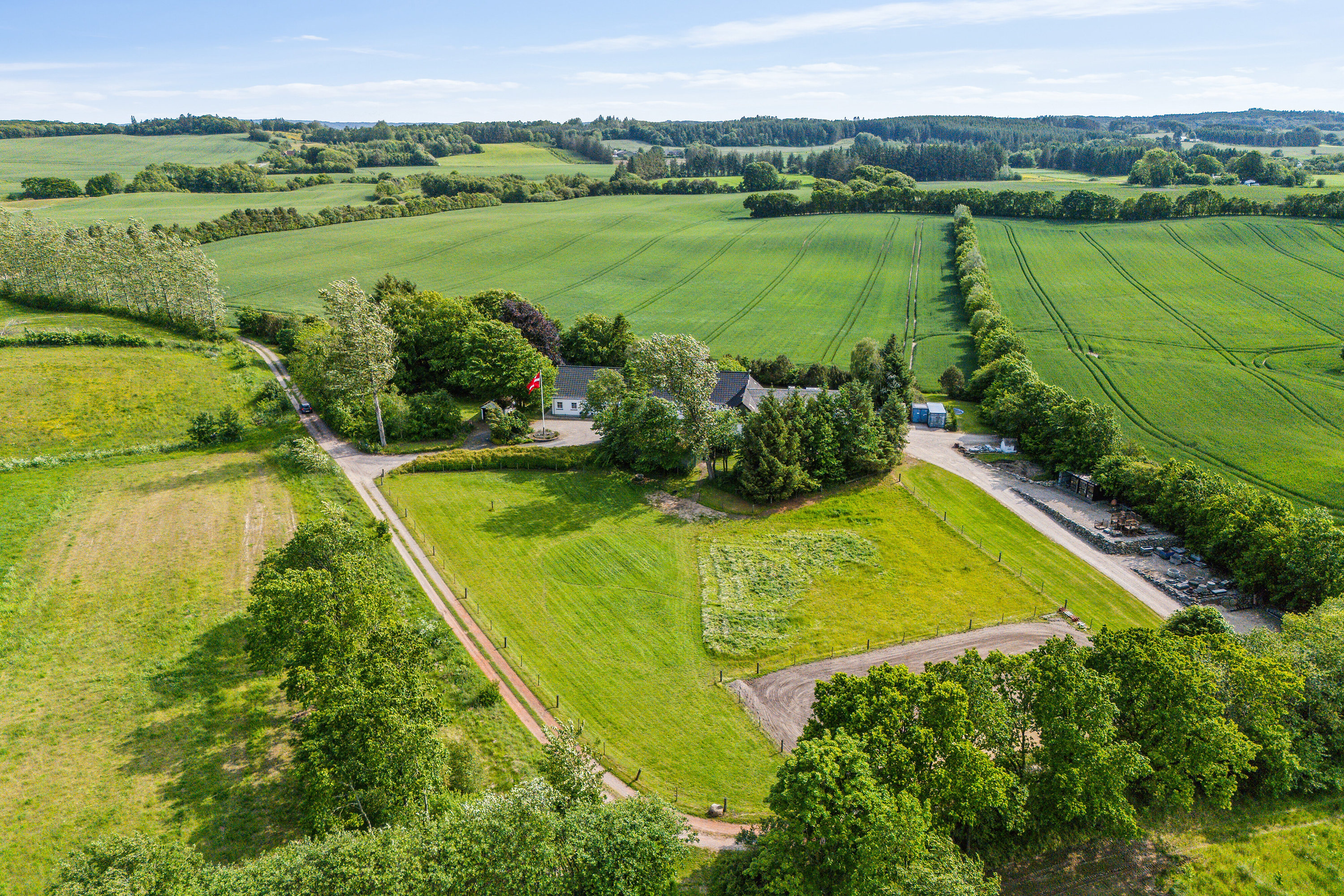 Landejendom på Fjeldgårdsvej 13, 9750 Østervrå