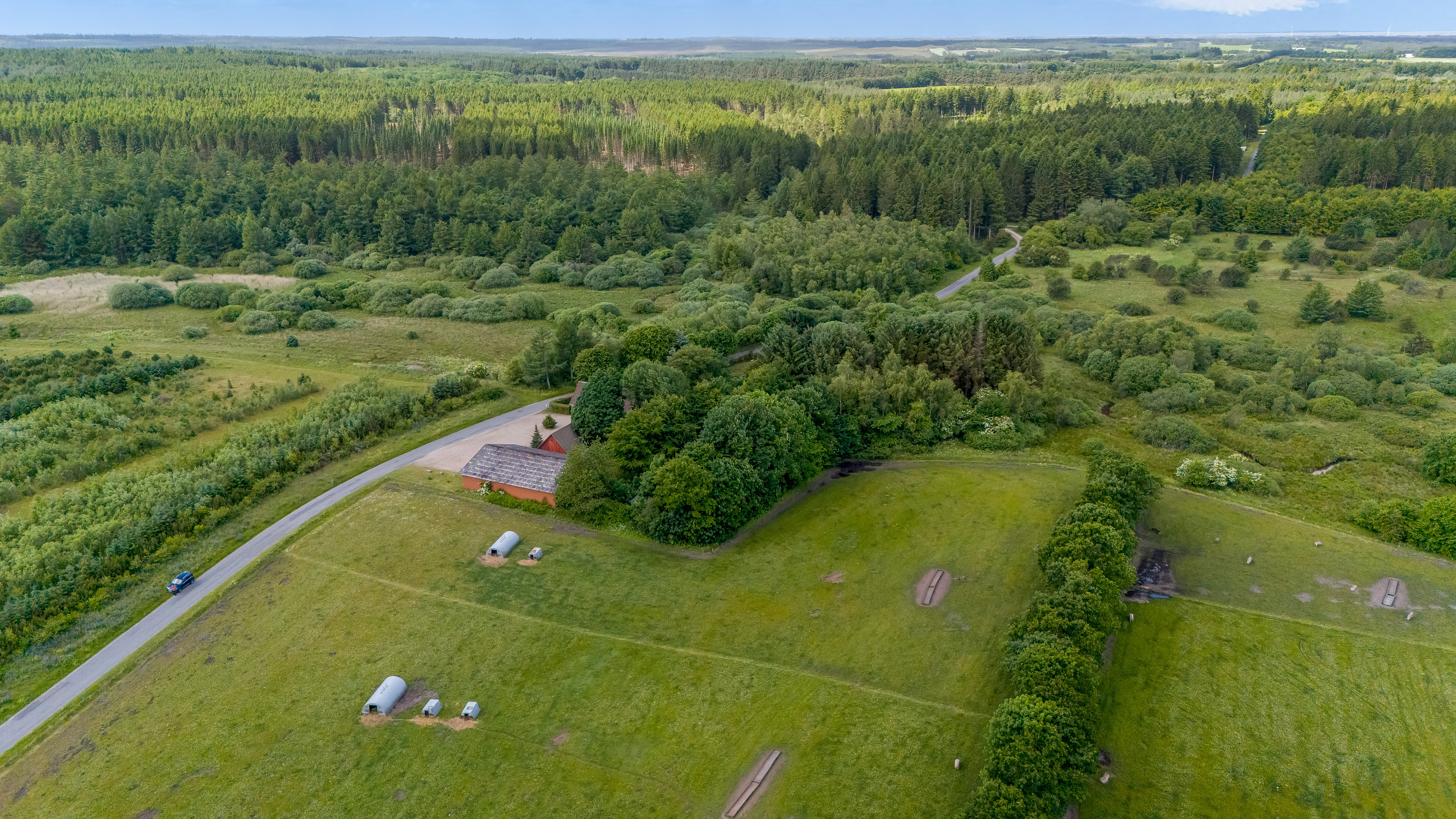 Fremhævet luftfoto billede i fuldskærmstilstand. Billede af Ormstrupvej 12, Idom, 7500 Holstebro