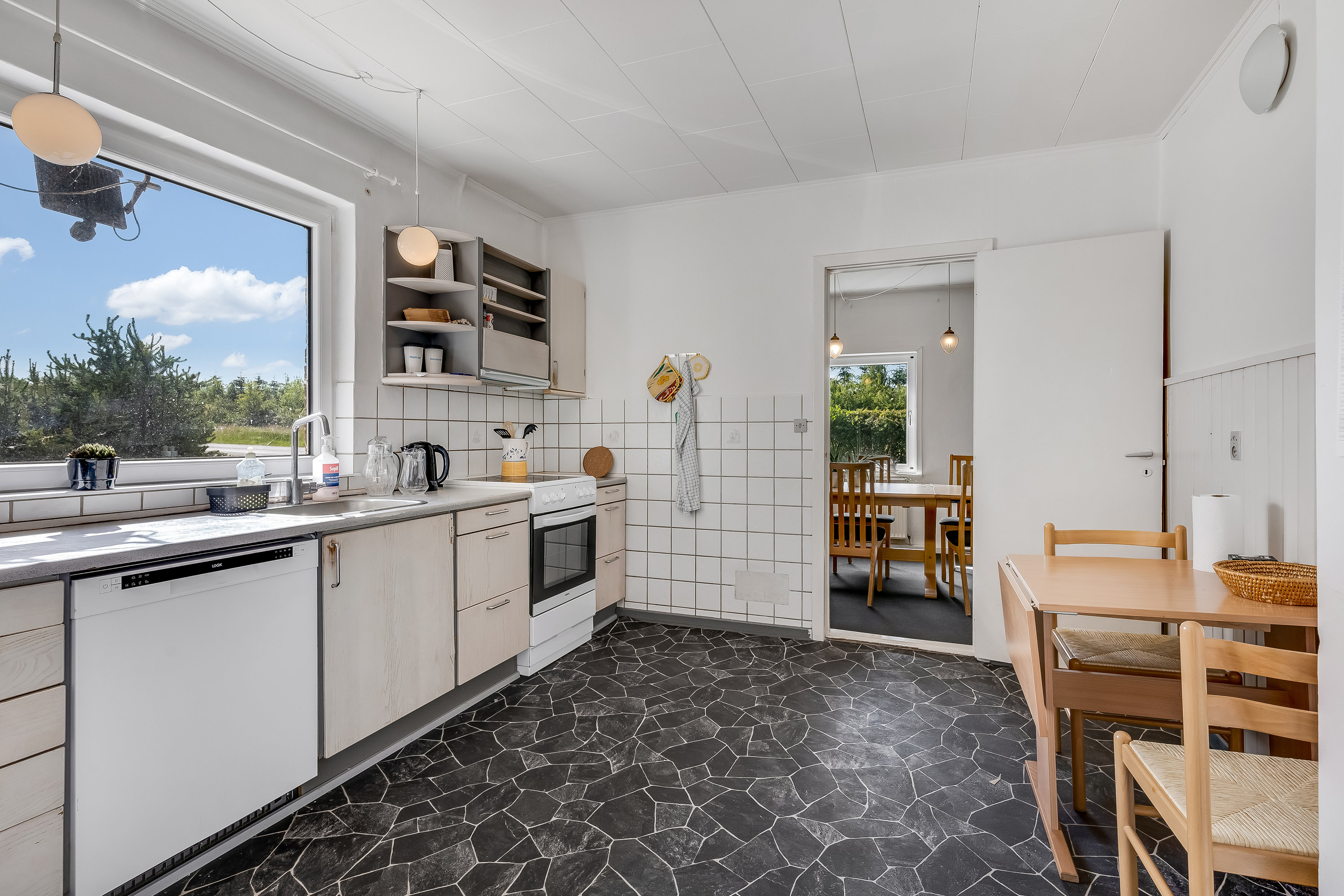 Fremhævet køkken billede i fuldskærmstilstand. Billede af Ormstrupvej 12, Idom, 7500 Holstebro