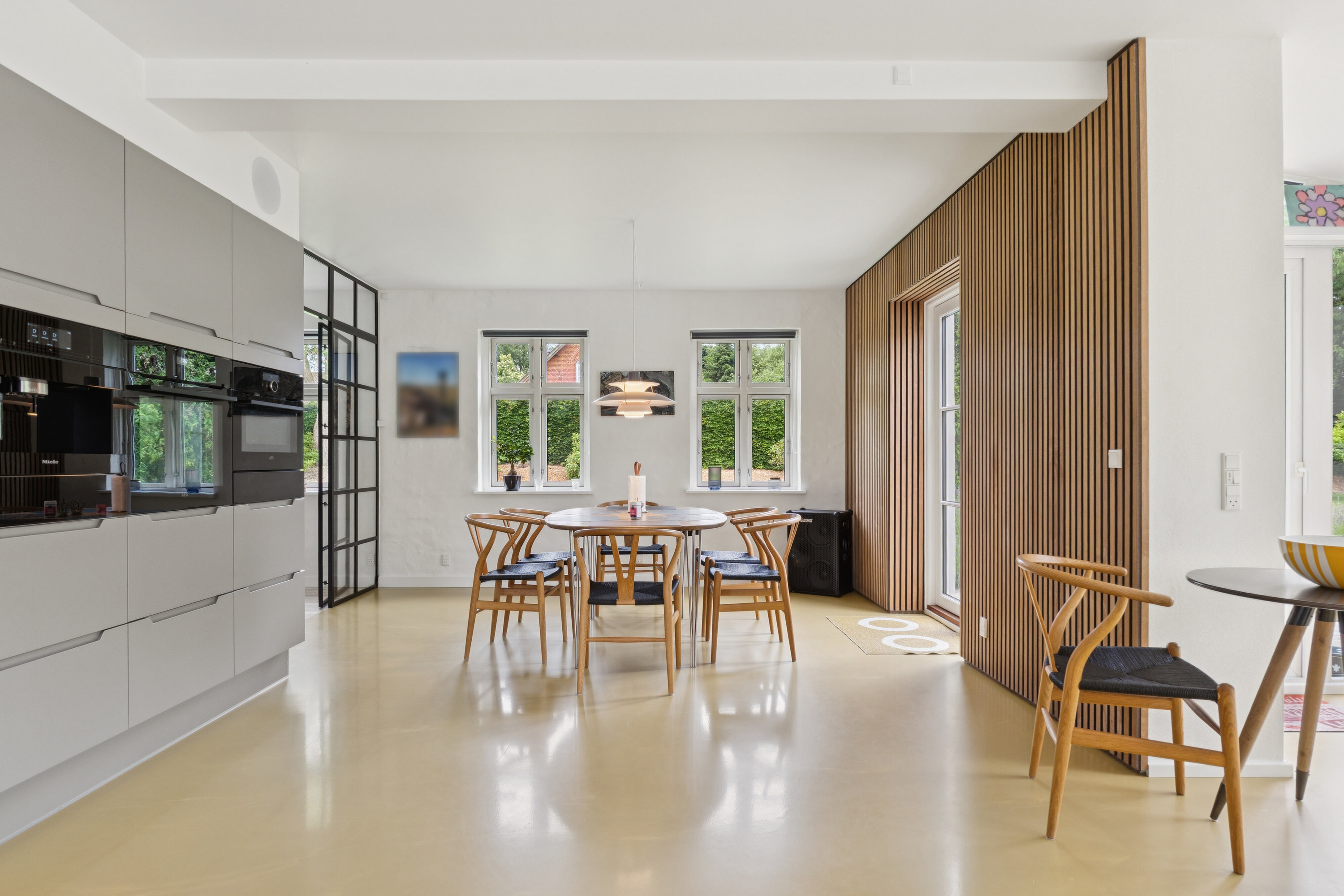 Fremhævet spisestue billede i fuldskærmstilstand. Billede af Svanningehuse 30, Diernæs, 5600 Faaborg