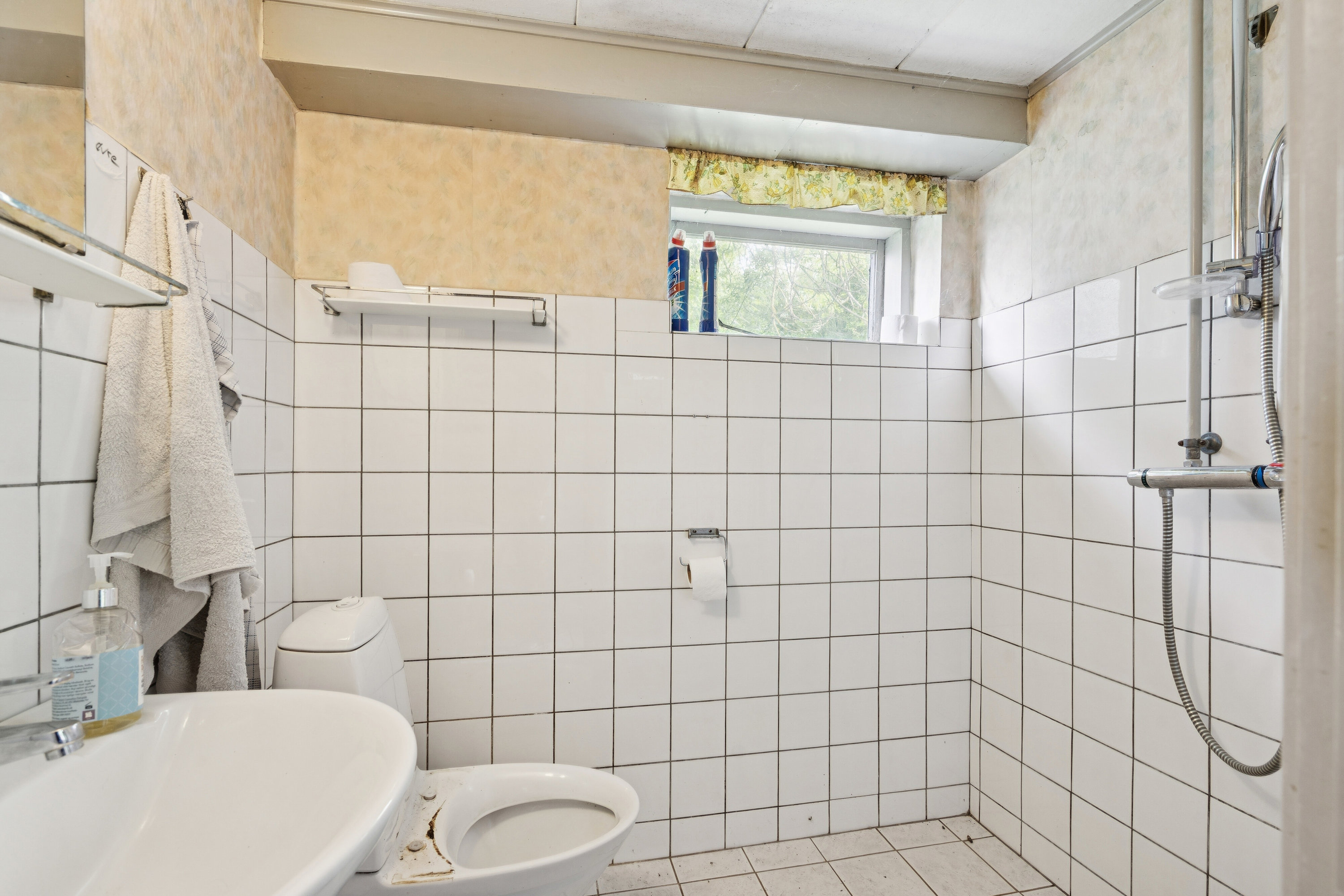 Fremhævet badeværelse billede i fuldskærmstilstand. Billede af Kirstinebjergvej 27, Årslev, 5792 Årslev