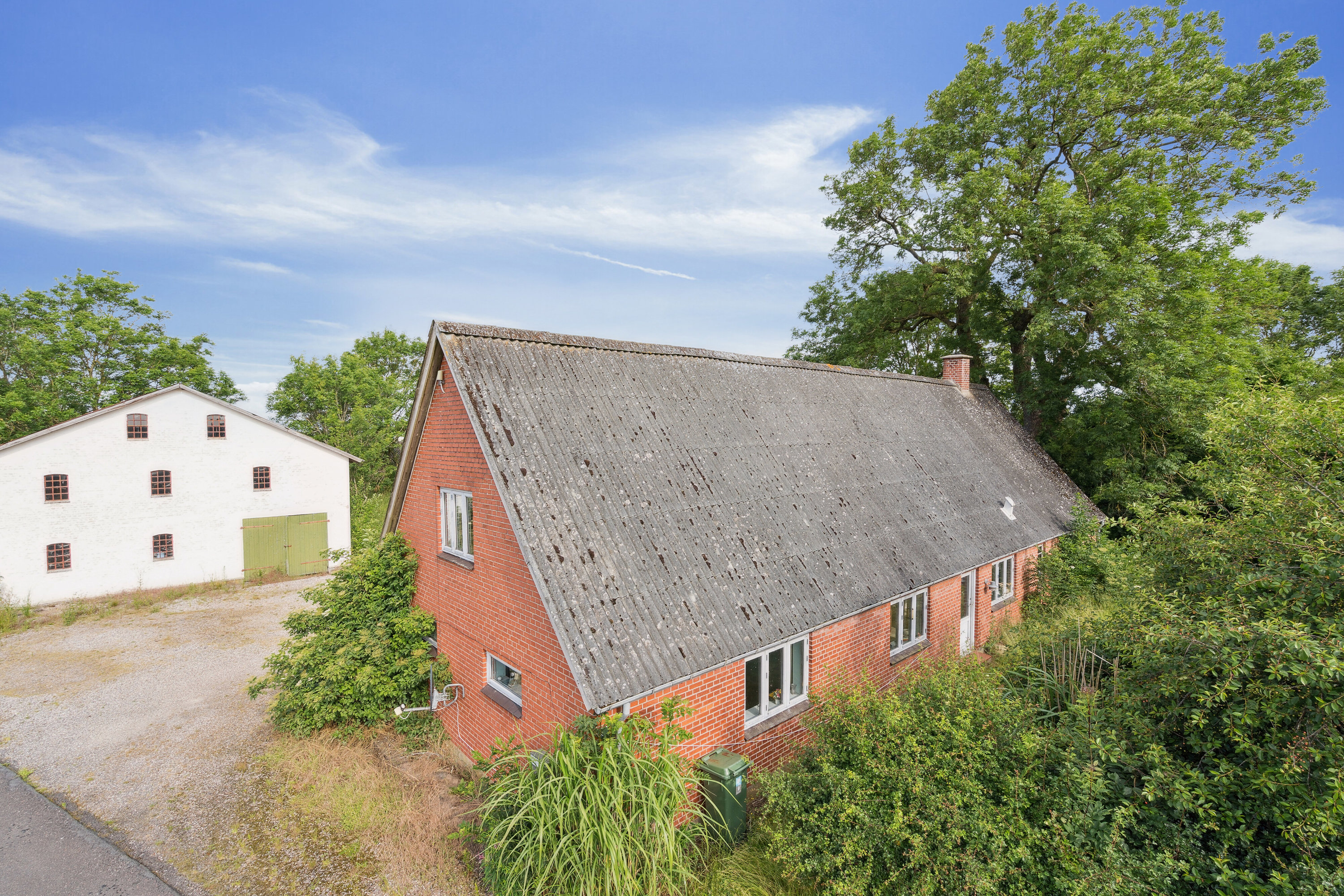 Fremhævet set fra vejen billede i fuldskærmstilstand. Billede af Kirstinebjergvej 27, Årslev, 5792 Årslev