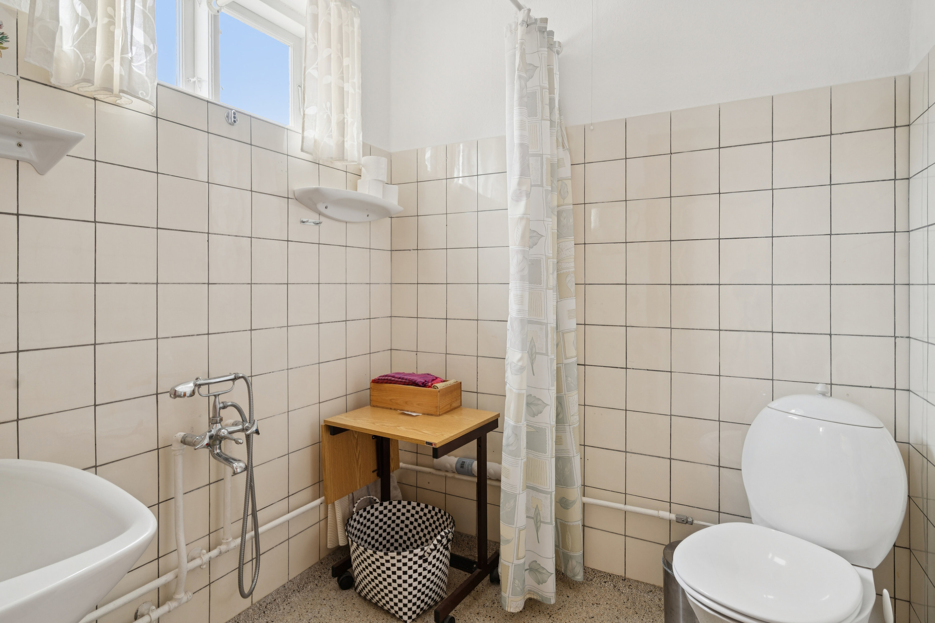 Fremhævet badeværelse billede i fuldskærmstilstand. Billede af Tyrsbjergvej 67, Villestofte, 5210 Odense NV