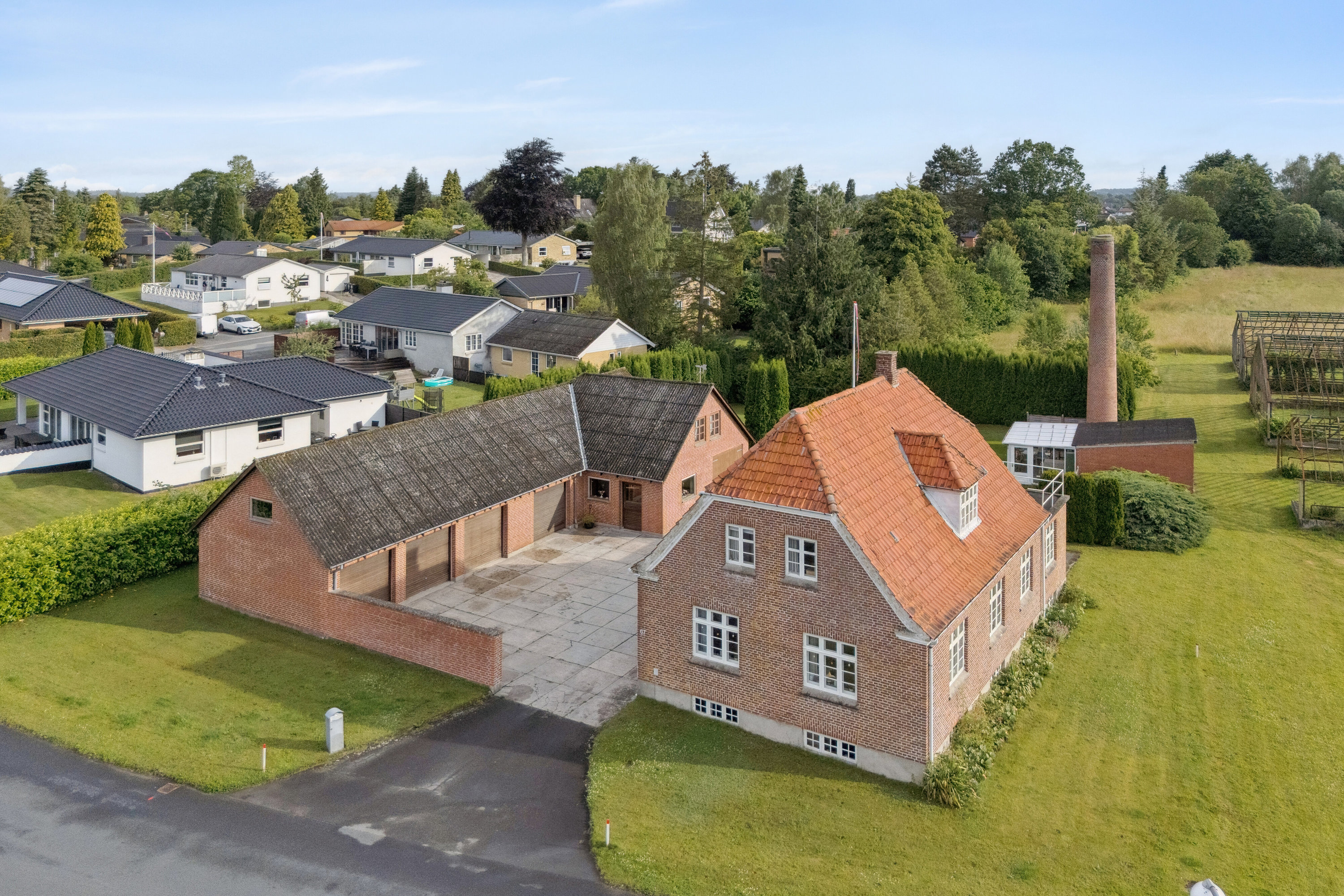 Fremhævet udendørs billede i fuldskærmstilstand. Billede af Tyrsbjergvej 67, Villestofte, 5210 Odense NV