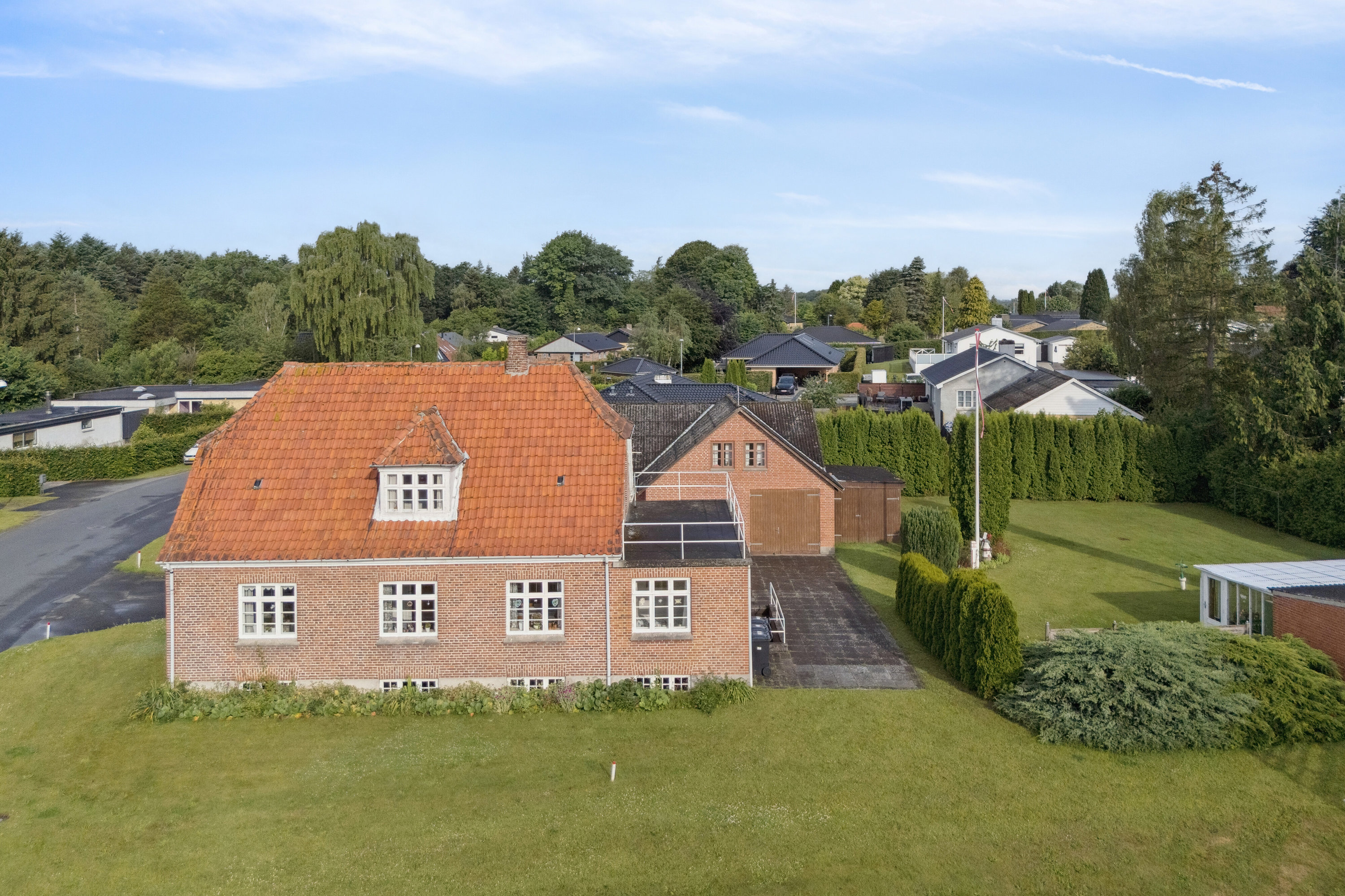 Fremhævet udendørs billede i fuldskærmstilstand. Billede af Tyrsbjergvej 67, Villestofte, 5210 Odense NV