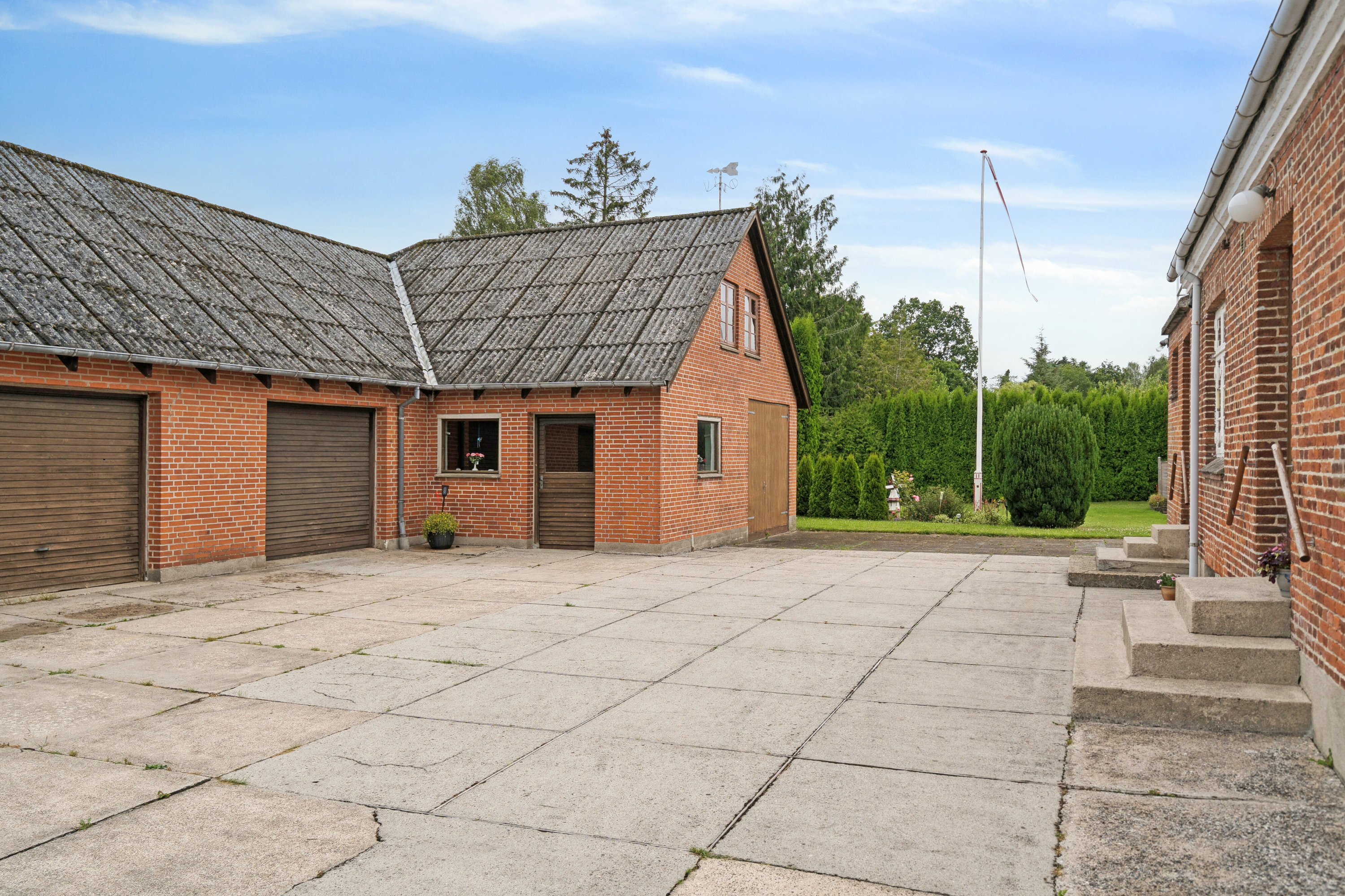 Fremhævet set fra vejen billede i fuldskærmstilstand. Billede af Tyrsbjergvej 67, Villestofte, 5210 Odense NV