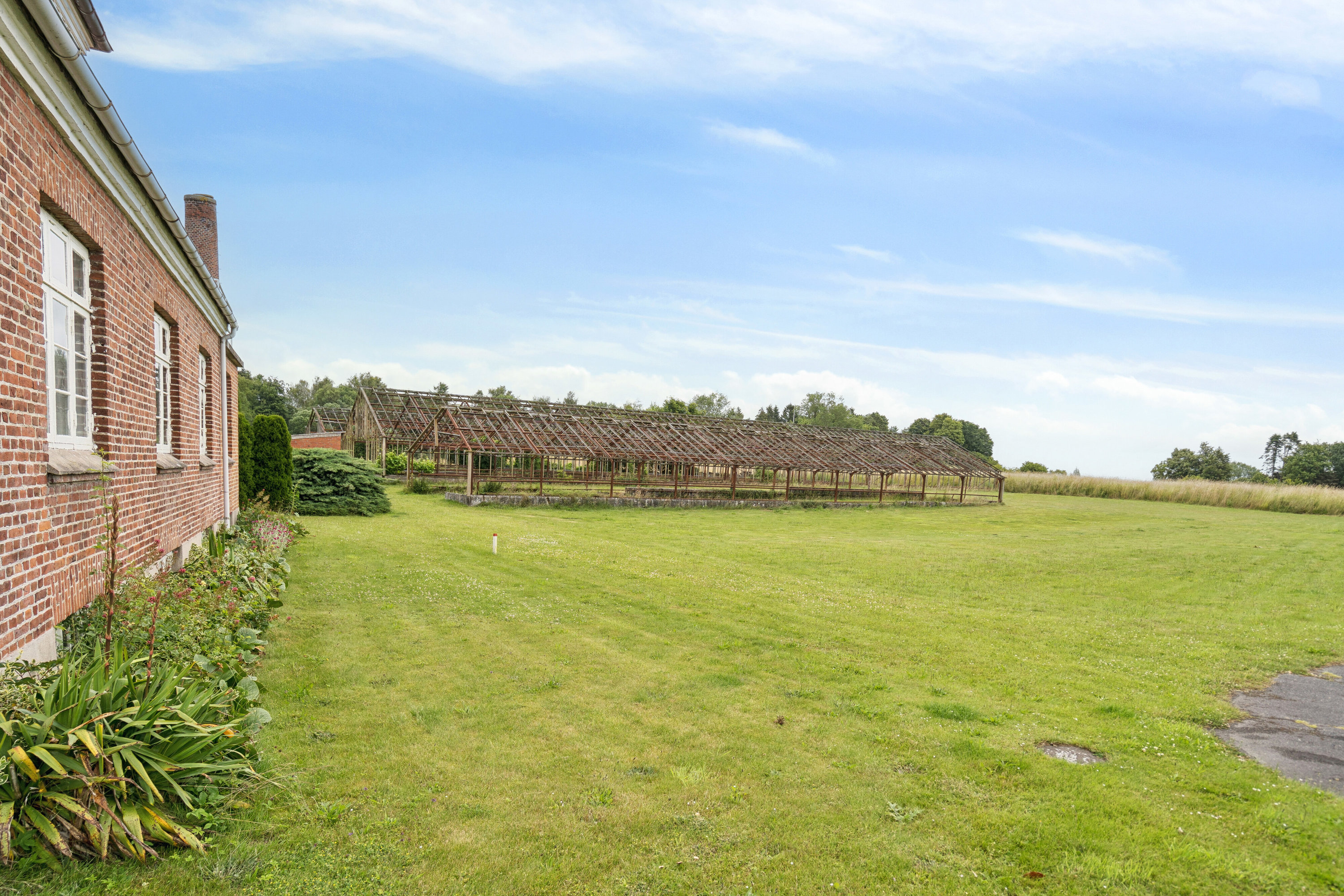 Fremhævet set fra haven billede i fuldskærmstilstand. Billede af Tyrsbjergvej 67, Villestofte, 5210 Odense NV