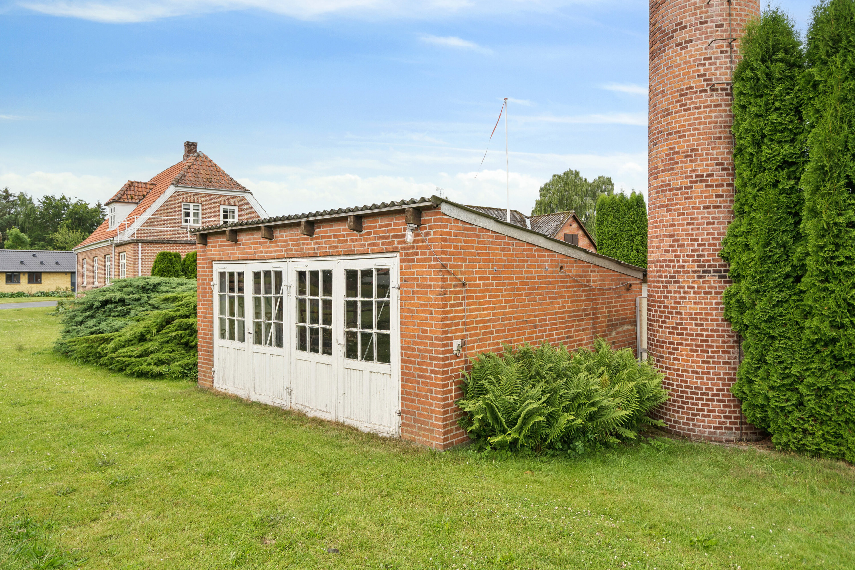 Fremhævet set fra haven billede i fuldskærmstilstand. Billede af Tyrsbjergvej 67, Villestofte, 5210 Odense NV