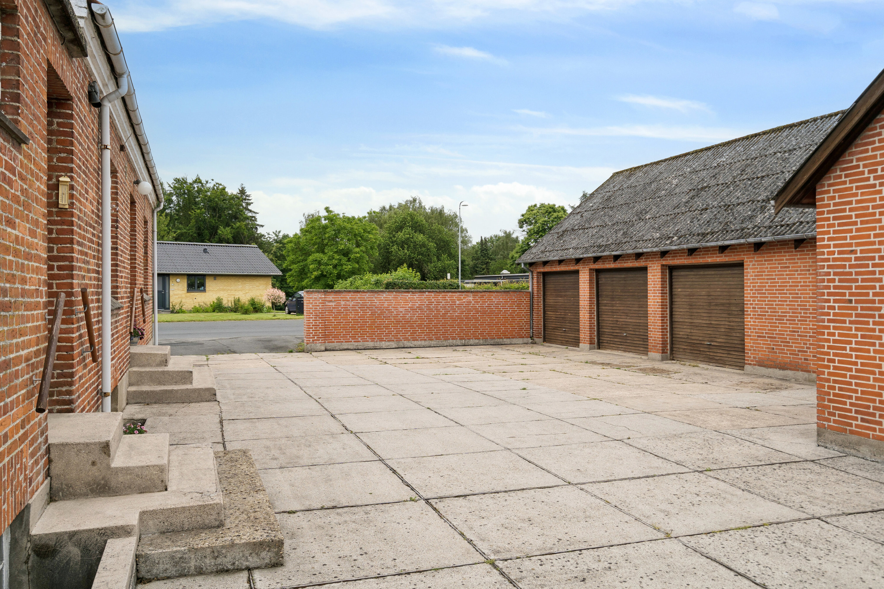 Fremhævet set fra vejen billede i fuldskærmstilstand. Billede af Tyrsbjergvej 67, Villestofte, 5210 Odense NV