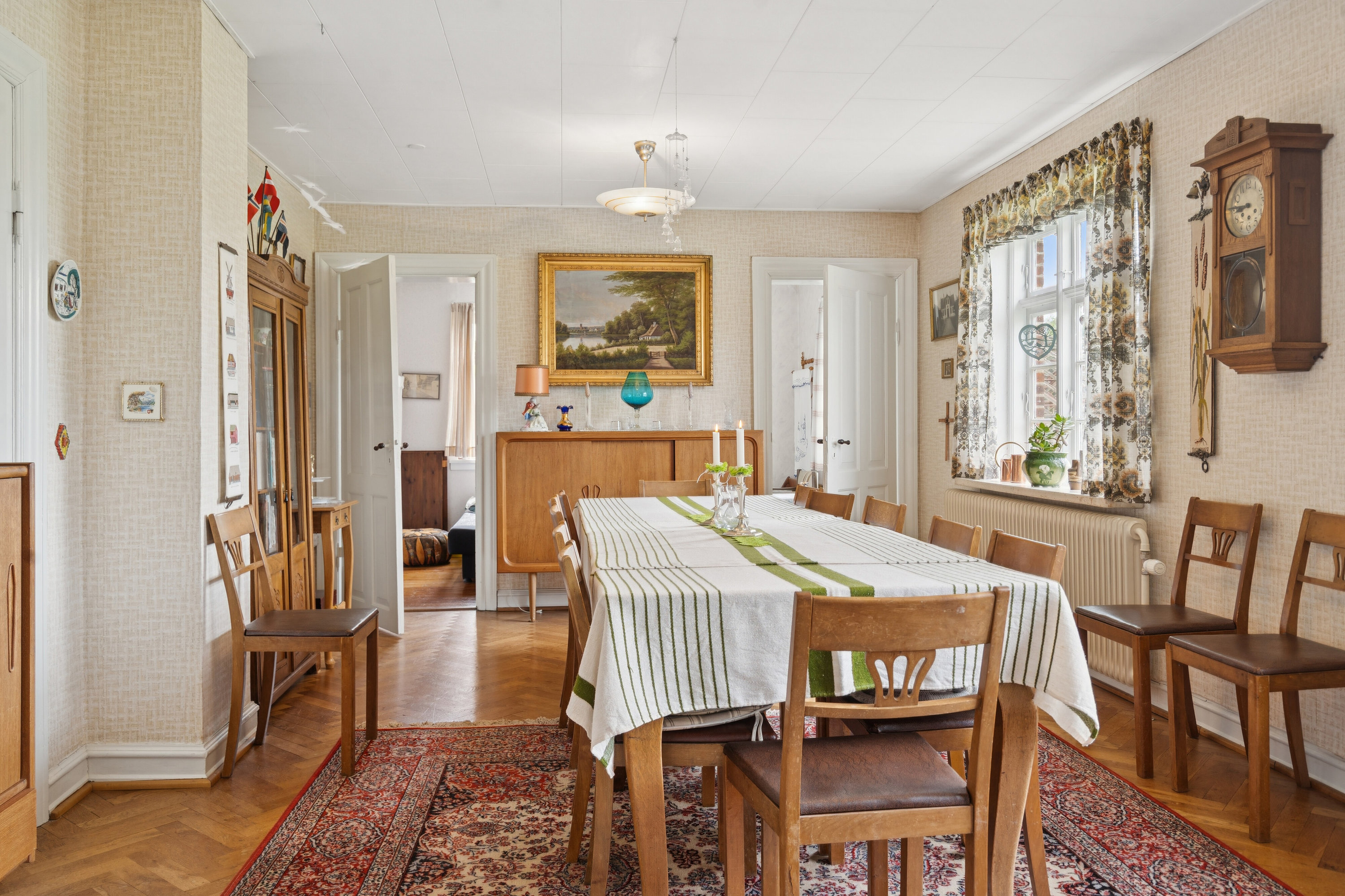 Fremhævet spisestue billede i fuldskærmstilstand. Billede af Tyrsbjergvej 67, Villestofte, 5210 Odense NV