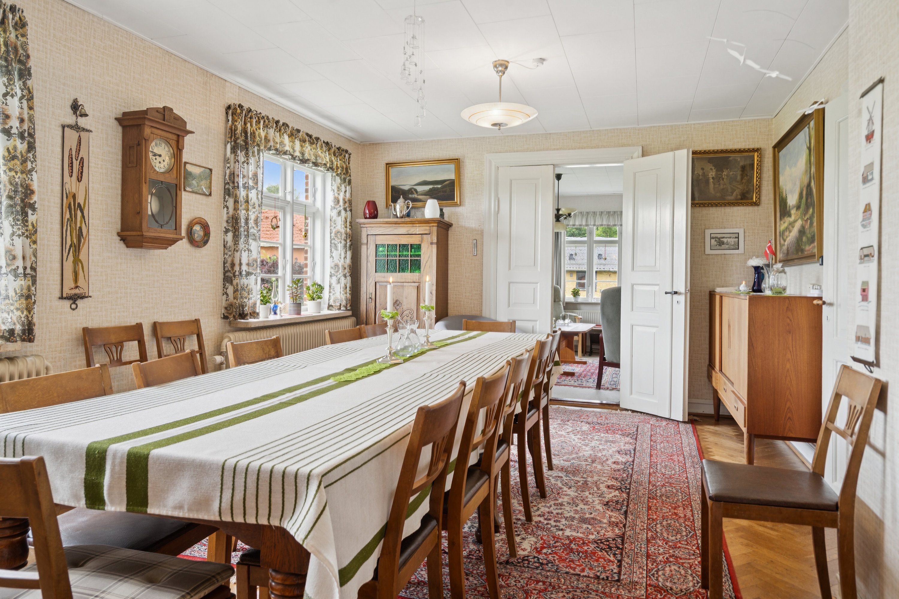 Fremhævet spisestue billede i fuldskærmstilstand. Billede af Tyrsbjergvej 67, Villestofte, 5210 Odense NV