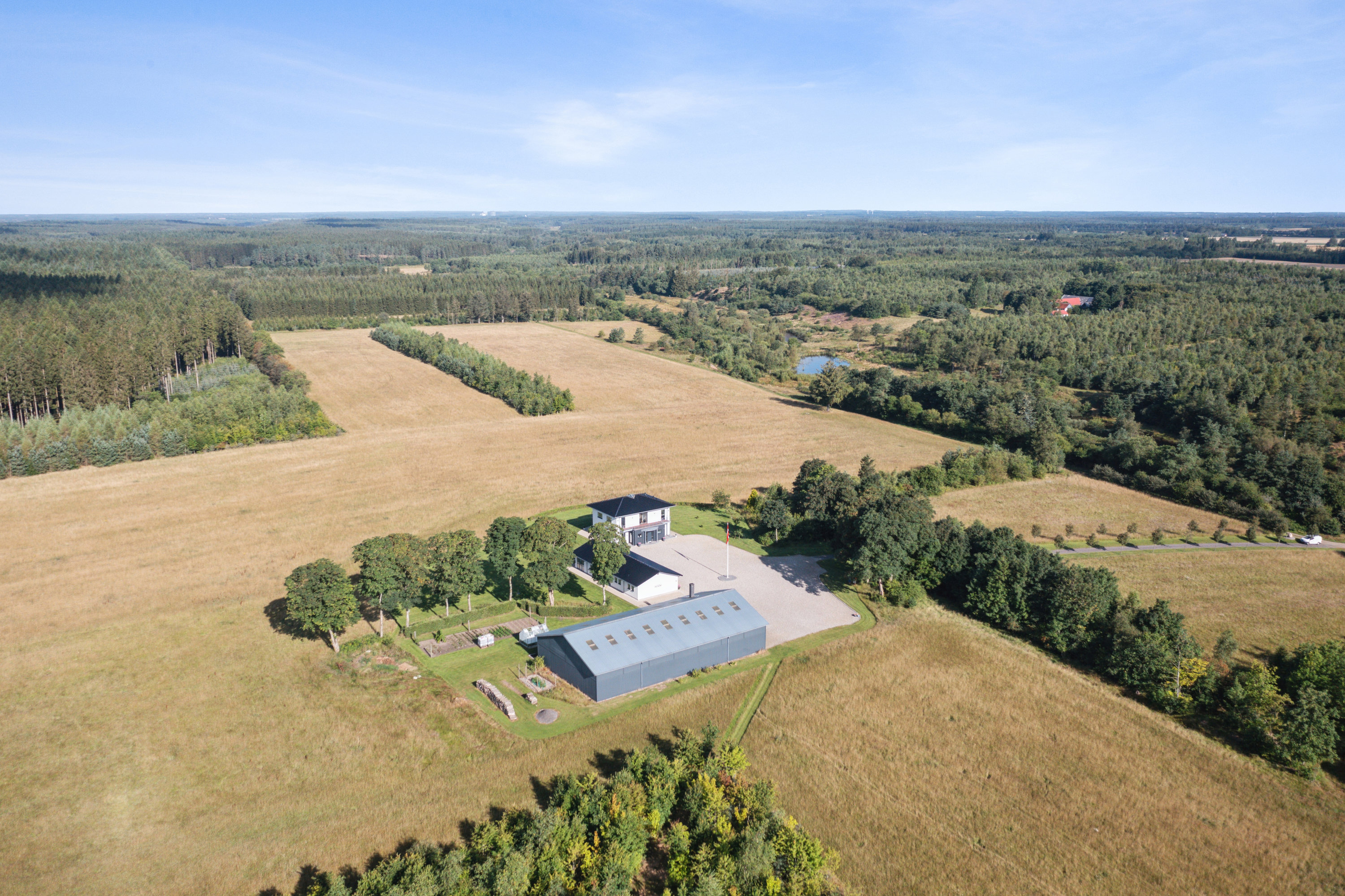 Fremhævet  billede i fuldskærmstilstand. Billede af Ravnholtvej 5, Knudstrup, 8620 Kjellerup