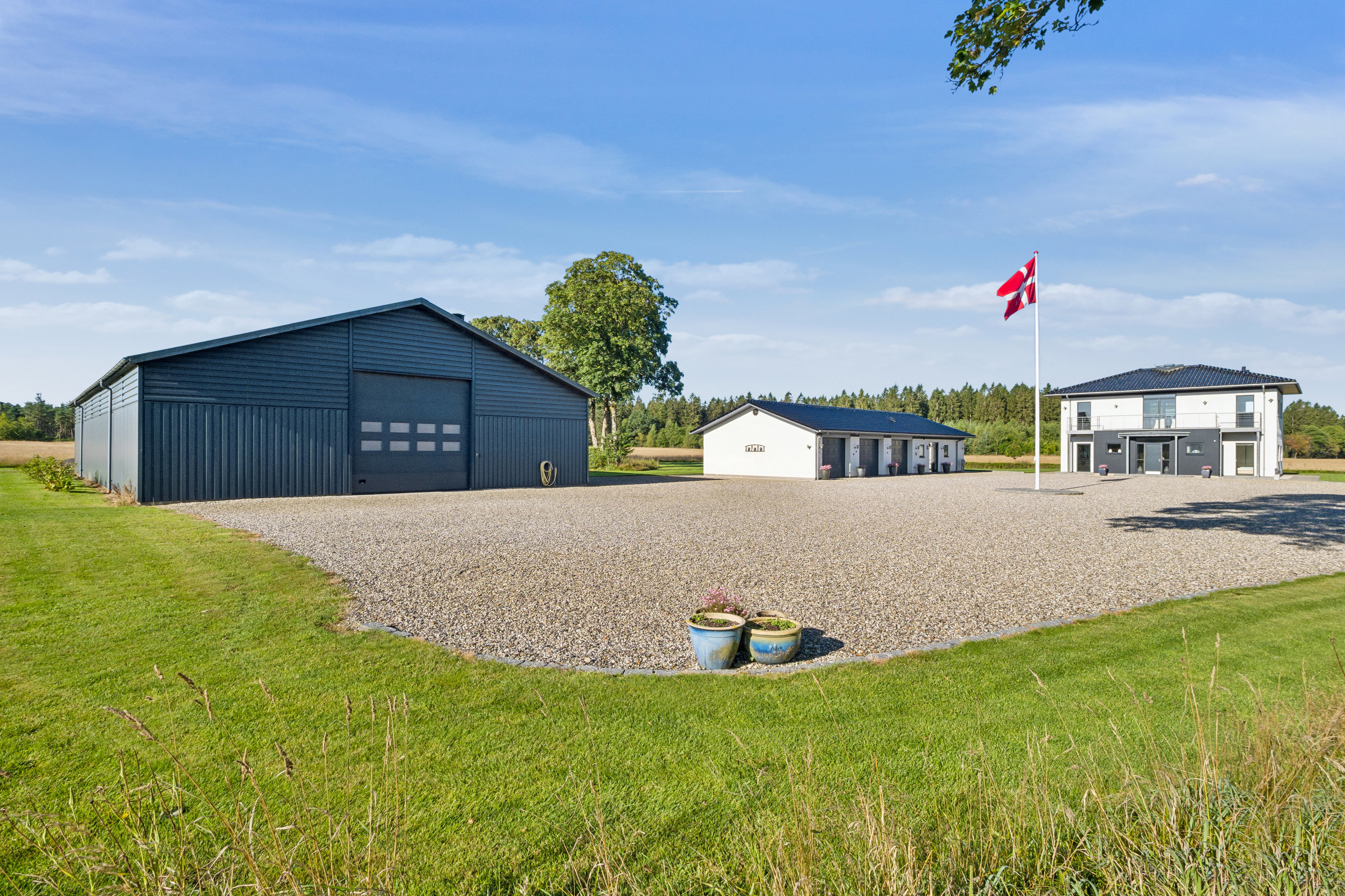 Fremhævet  billede i fuldskærmstilstand. Billede af Ravnholtvej 5, Knudstrup, 8620 Kjellerup