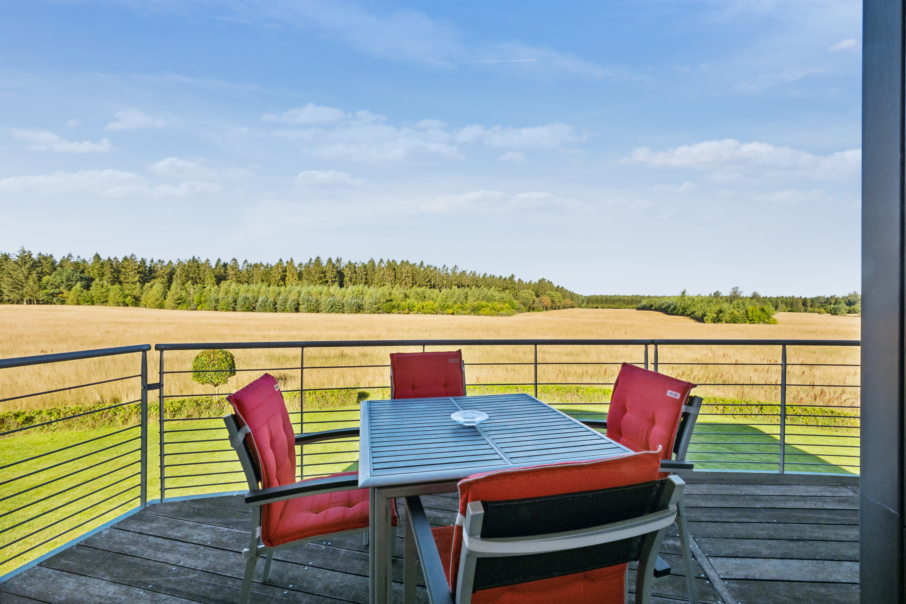 Fremhævet  billede i fuldskærmstilstand. Billede af Ravnholtvej 5, Knudstrup, 8620 Kjellerup