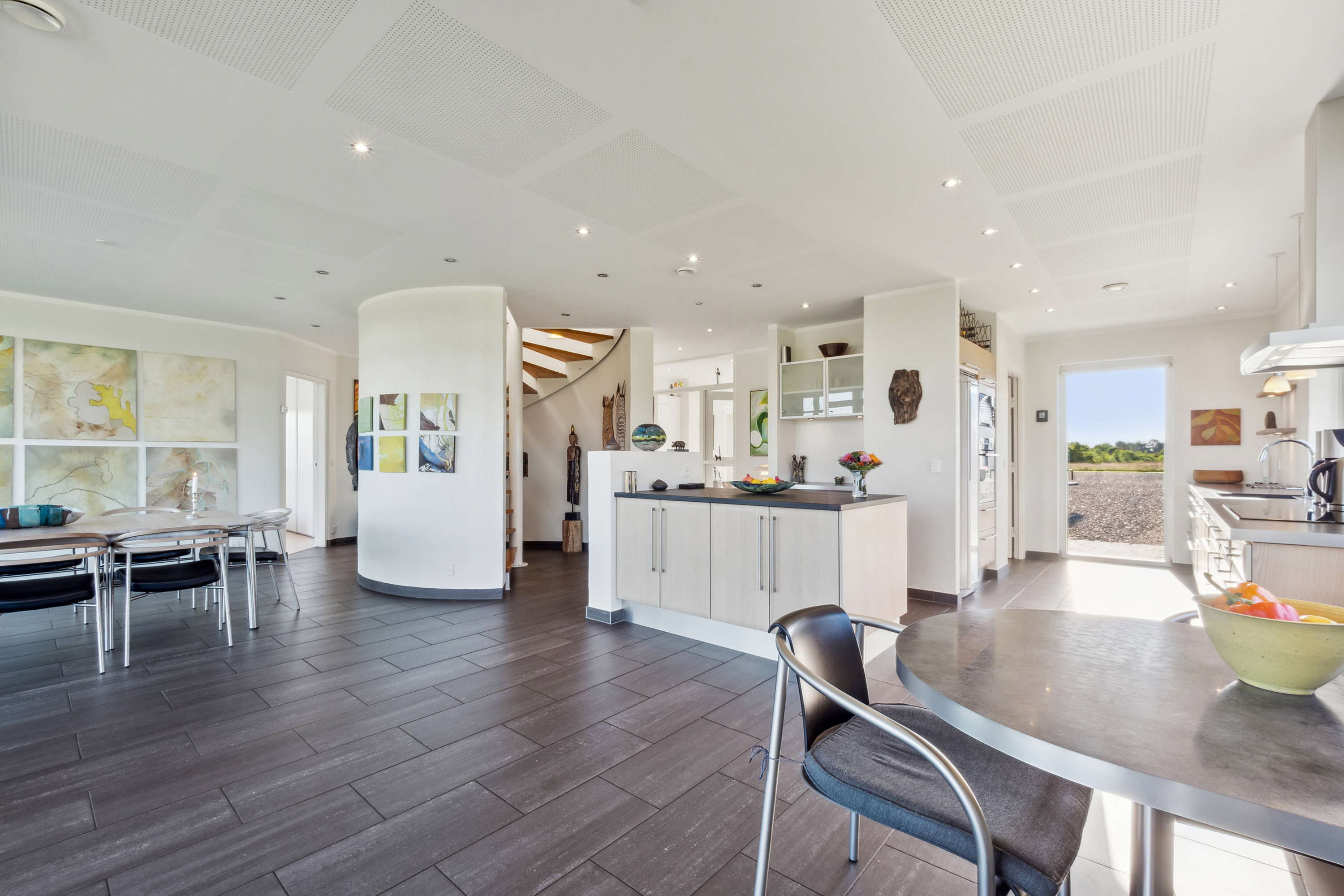 Fremhævet  billede i fuldskærmstilstand. Billede af Ravnholtvej 5, Knudstrup, 8620 Kjellerup