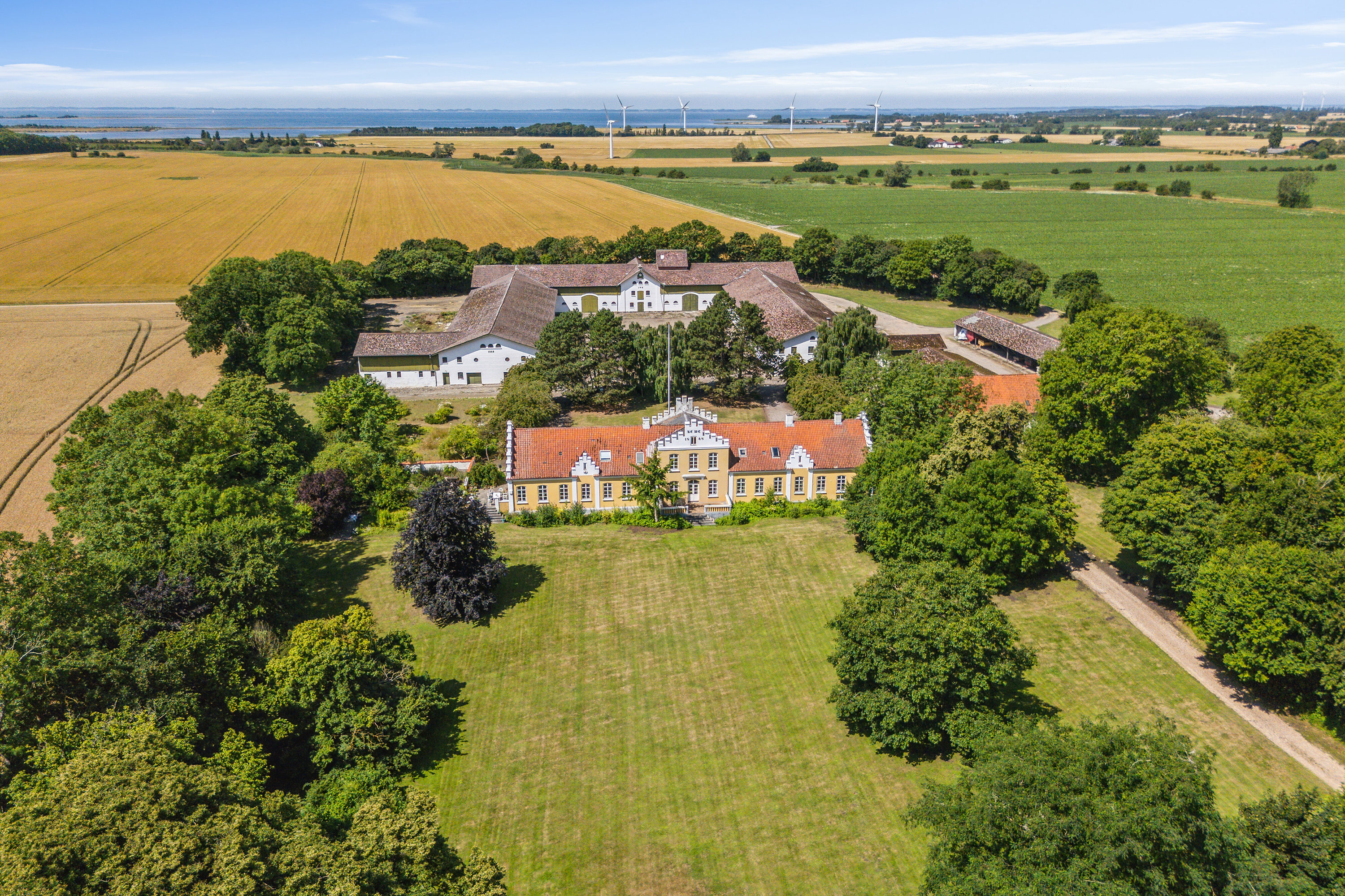 Fremhævet luftfoto billede i fuldskærmstilstand. Billede af Ladegårdsvej 101, Branderslev, 4900 Nakskov