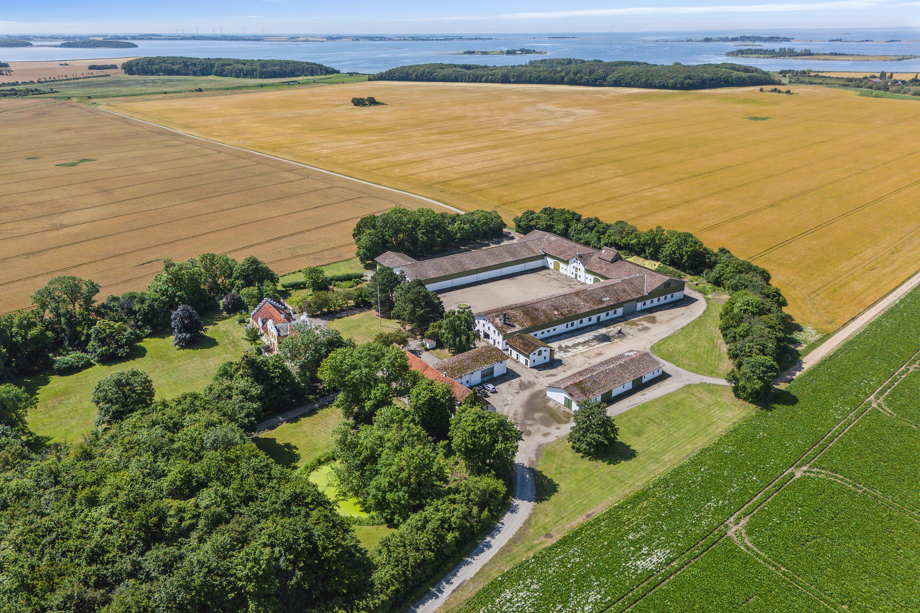 Fremhævet luftfoto billede i fuldskærmstilstand. Billede af Ladegårdsvej 101, Branderslev, 4900 Nakskov