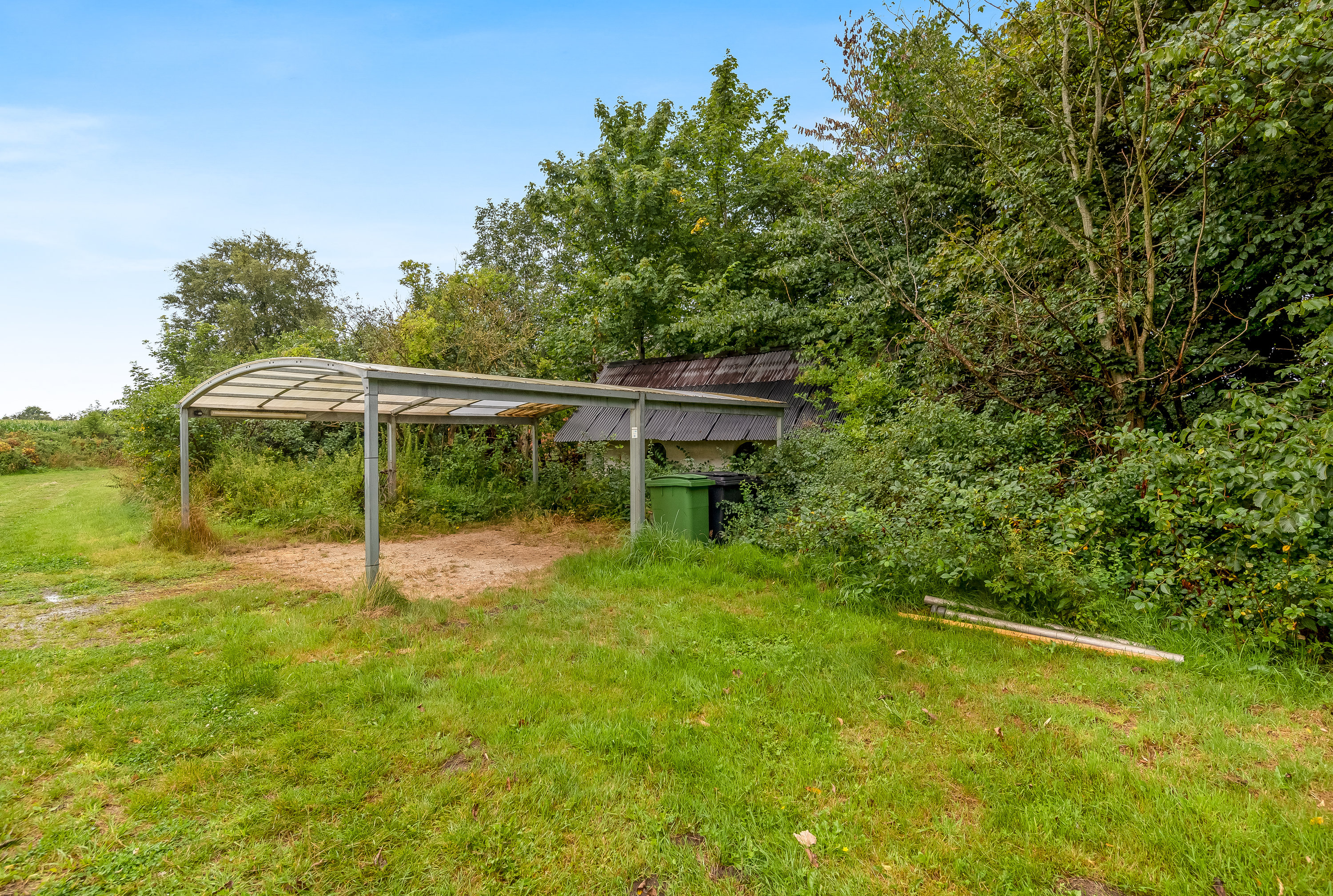 Fremhævet carport billede i fuldskærmstilstand. Billede af Holstebrovej 27, Handbjerg, 7830 Vinderup