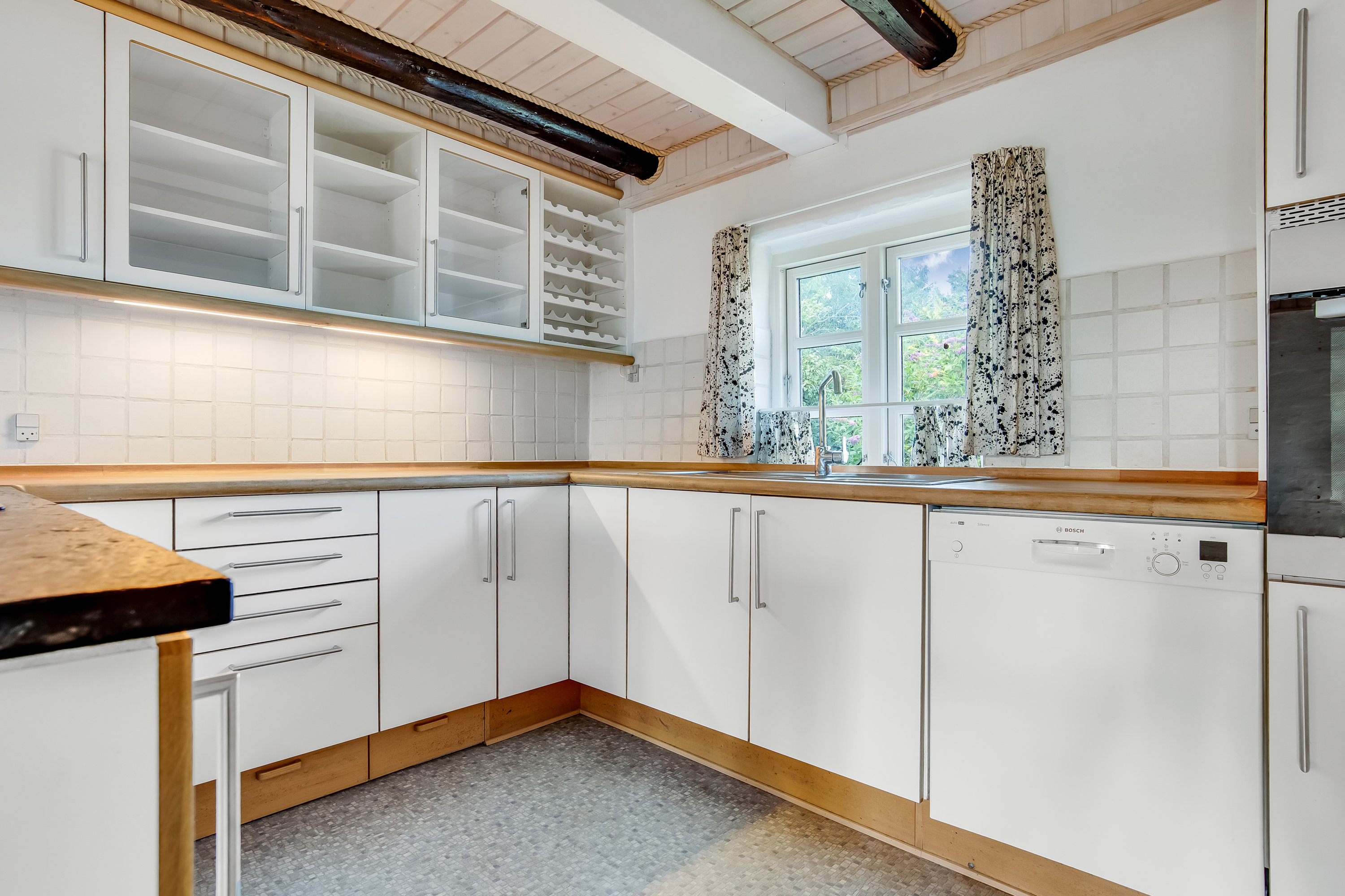 Fremhævet køkken billede i fuldskærmstilstand. Billede af Kirkevej 44, Handbjerg, 7830 Vinderup