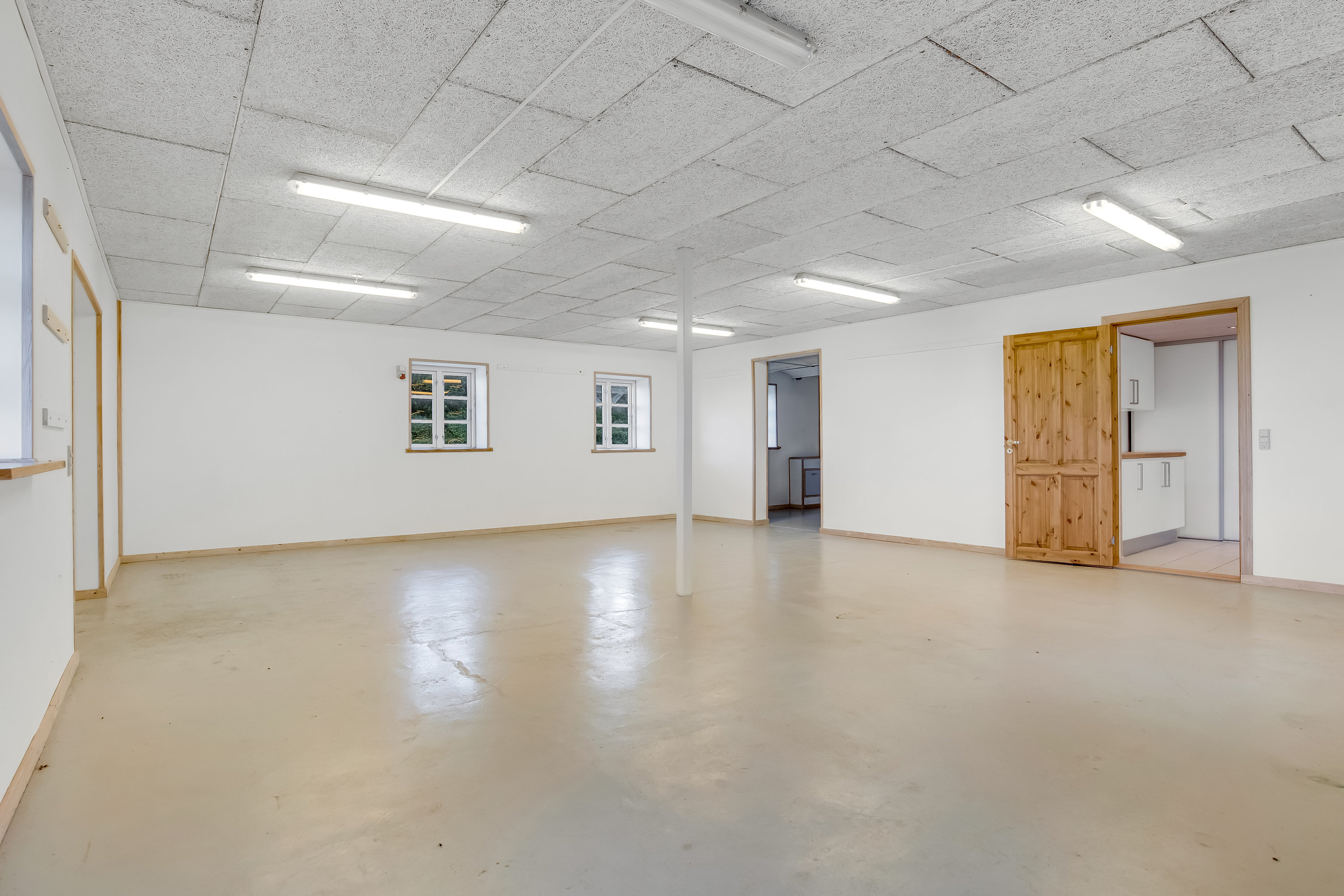 Fremhævet gildesal billede i fuldskærmstilstand. Billede af Kirkevej 44, Handbjerg, 7830 Vinderup