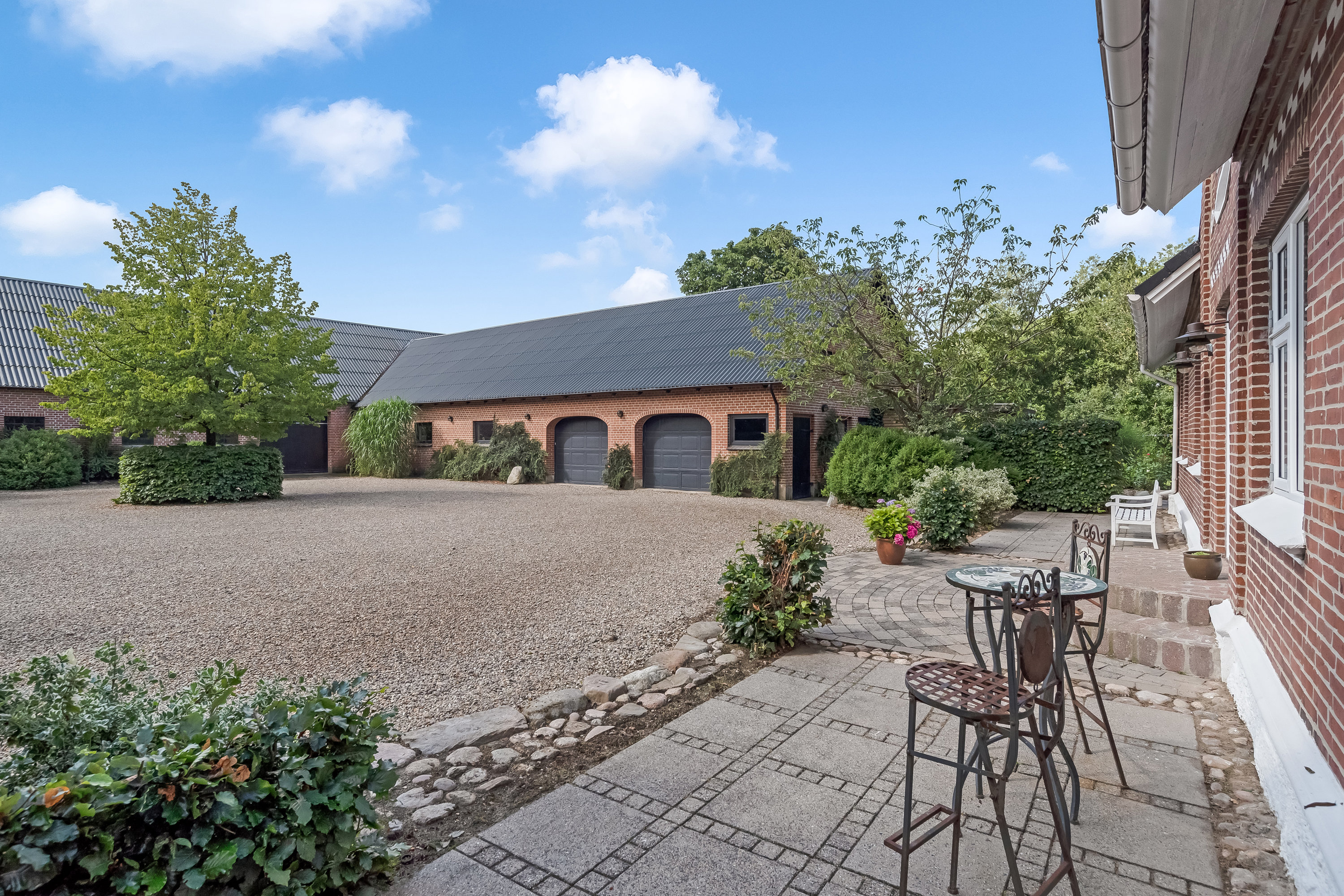 Fremhævet gårdsplads billede i fuldskærmstilstand. Billede af Nørre Bøgildvej 1, Borbjerg, 7500 Holstebro