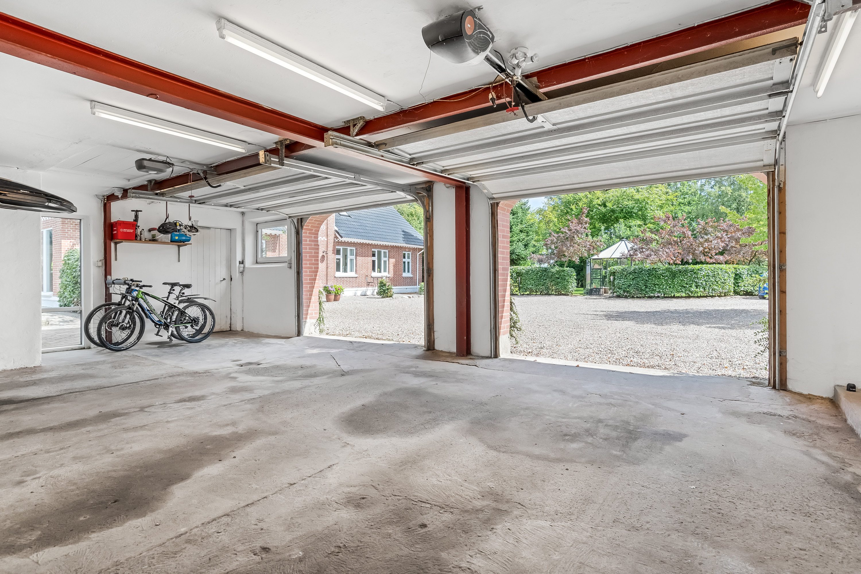 Fremhævet garage billede i fuldskærmstilstand. Billede af Nørre Bøgildvej 1, Borbjerg, 7500 Holstebro