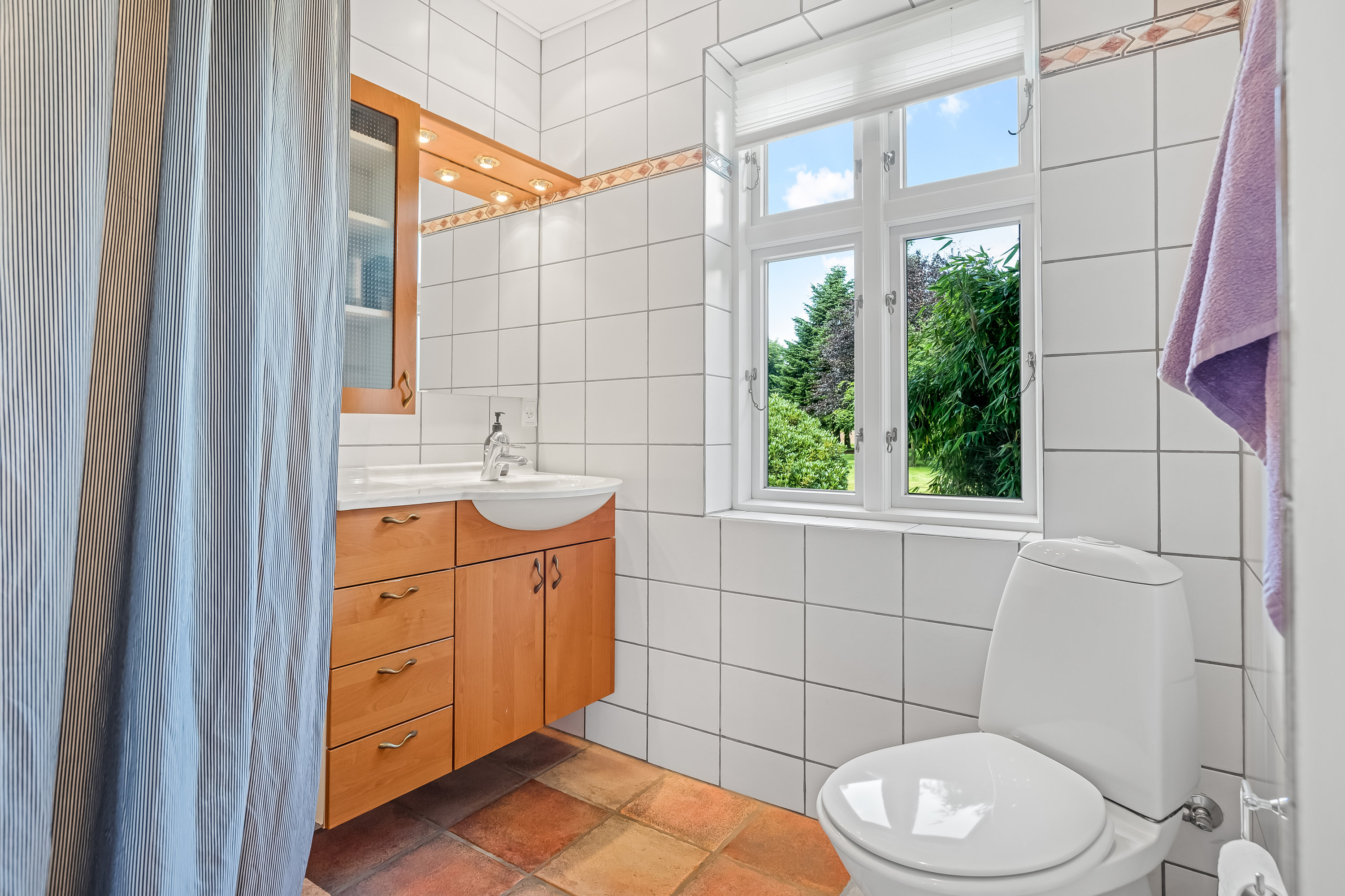 Fremhævet badeværelse billede i fuldskærmstilstand. Billede af Nørre Bøgildvej 1, Borbjerg, 7500 Holstebro