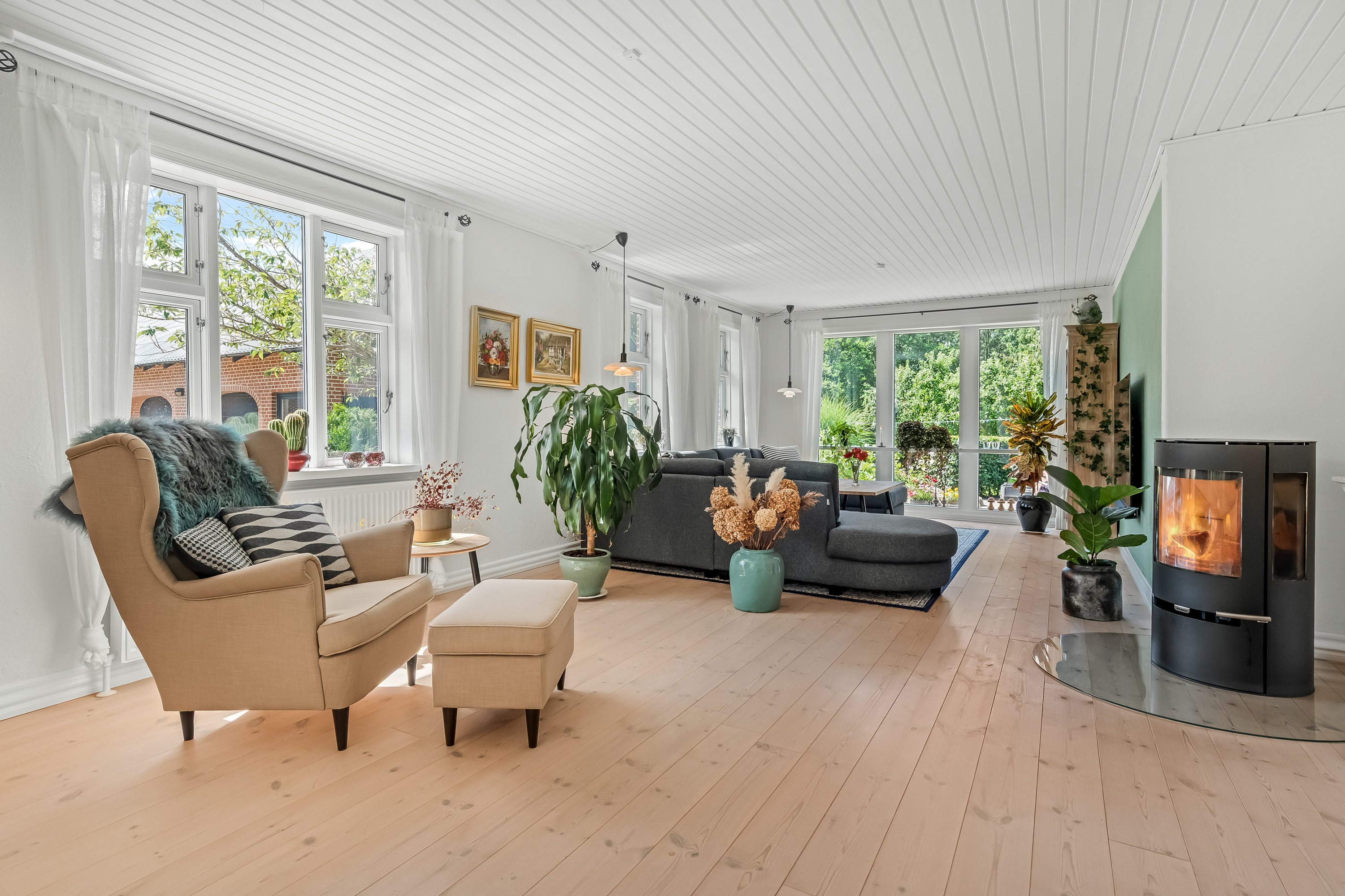 Fremhævet stue billede i fuldskærmstilstand. Billede af Nørre Bøgildvej 1, Borbjerg, 7500 Holstebro