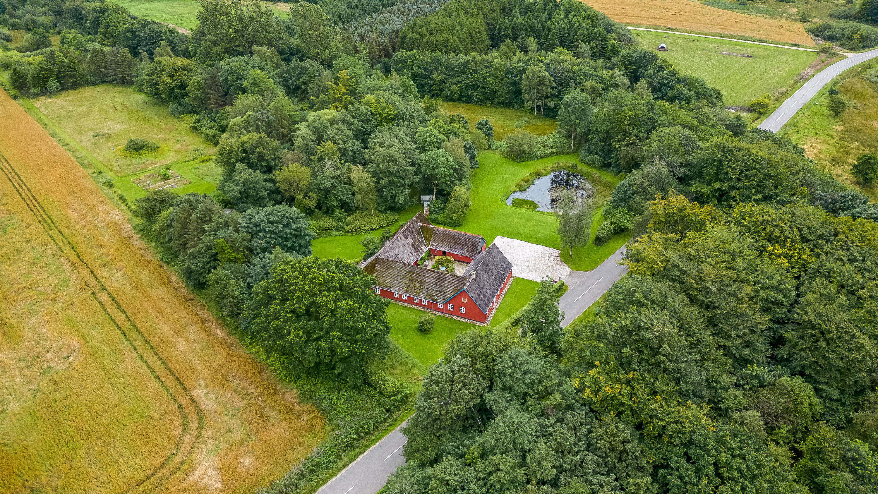 Fremhævet luftfoto billede i fuldskærmstilstand. Billede af Agerfeldvej 17, 7550 Sørvad