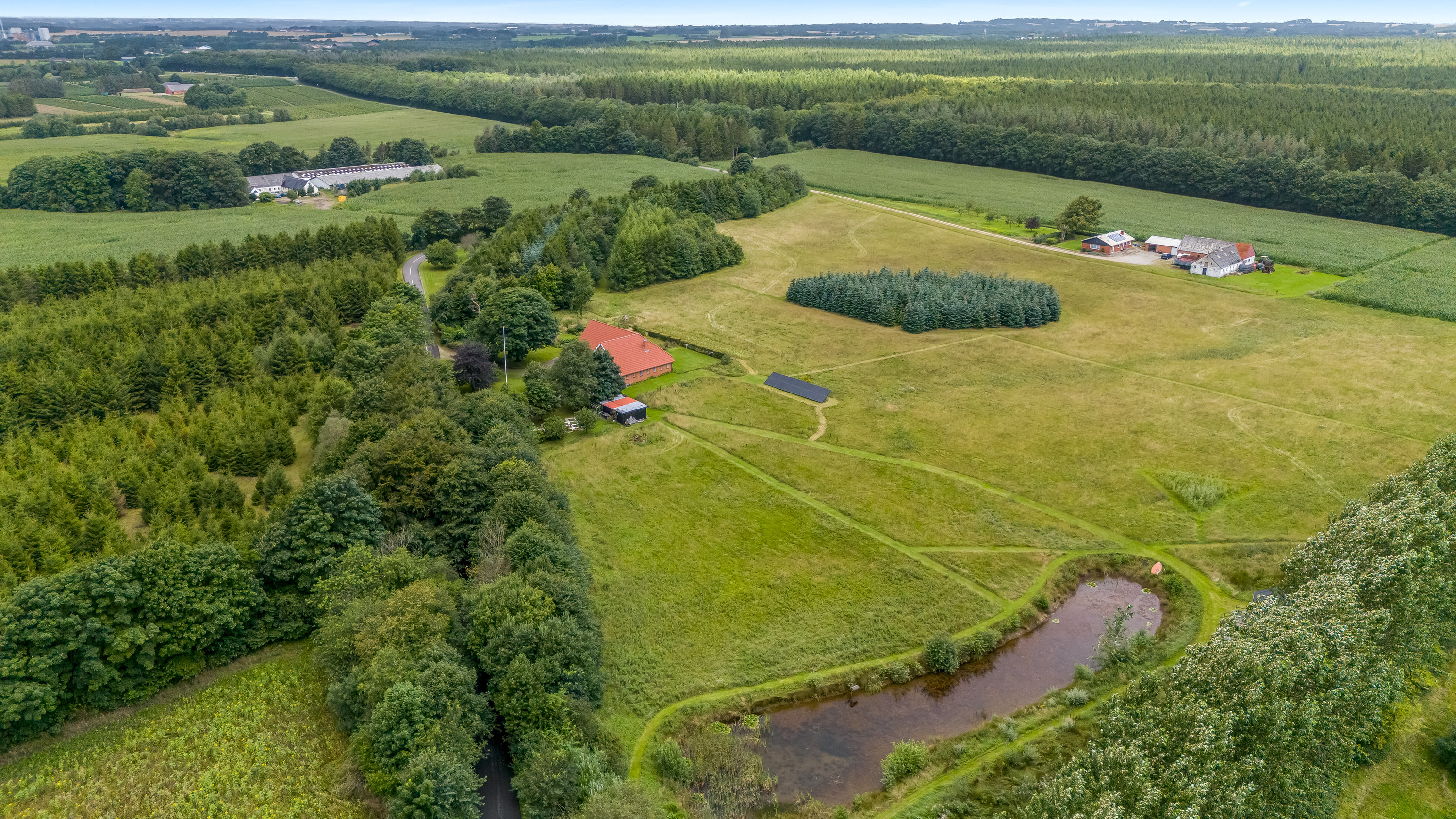 Fremhævet luftfoto billede i fuldskærmstilstand. Billede af Tinkerdalsvej 3, Skave, 7500 Holstebro