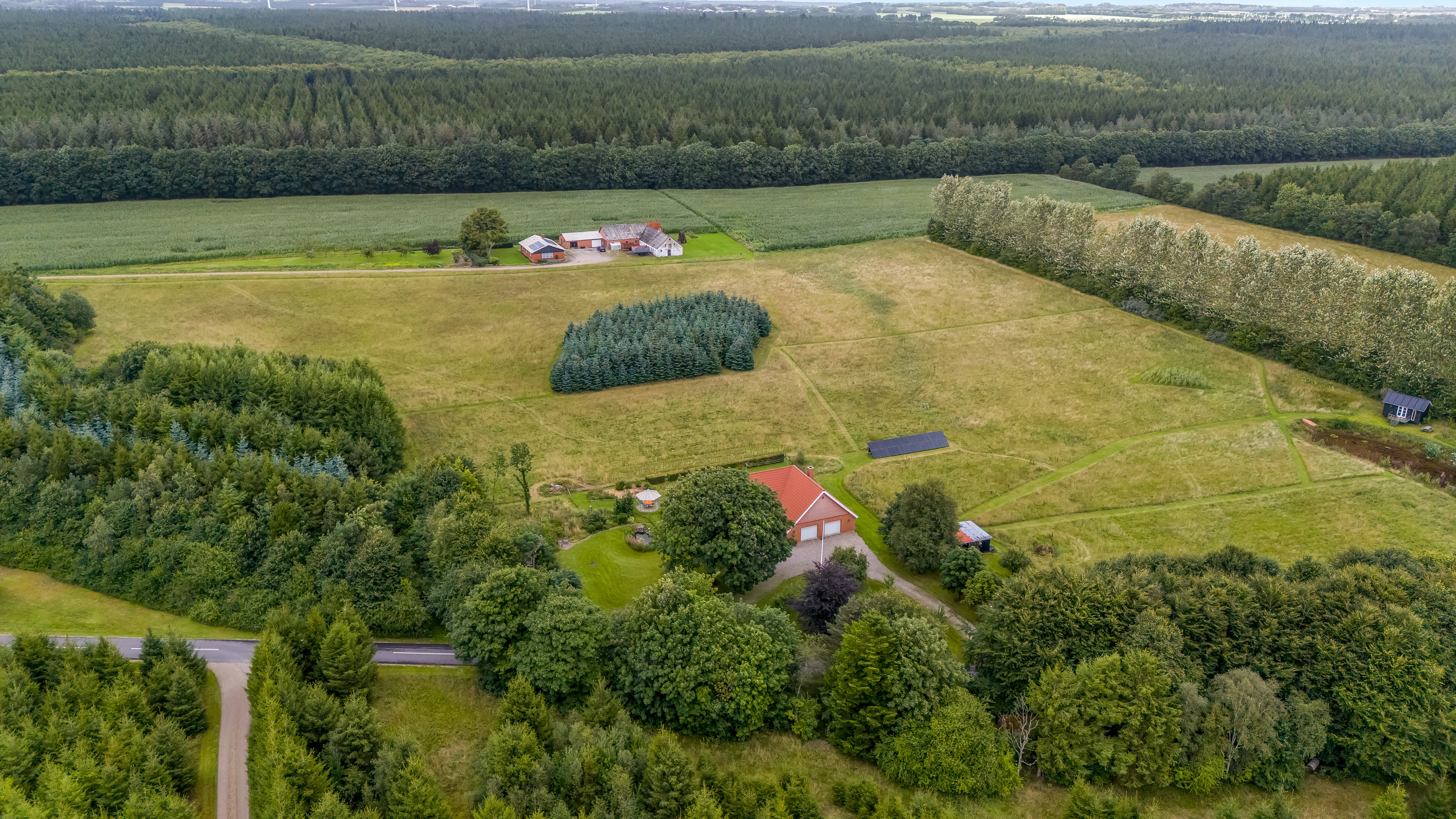 Fremhævet luftfoto billede i fuldskærmstilstand. Billede af Tinkerdalsvej 3, Skave, 7500 Holstebro
