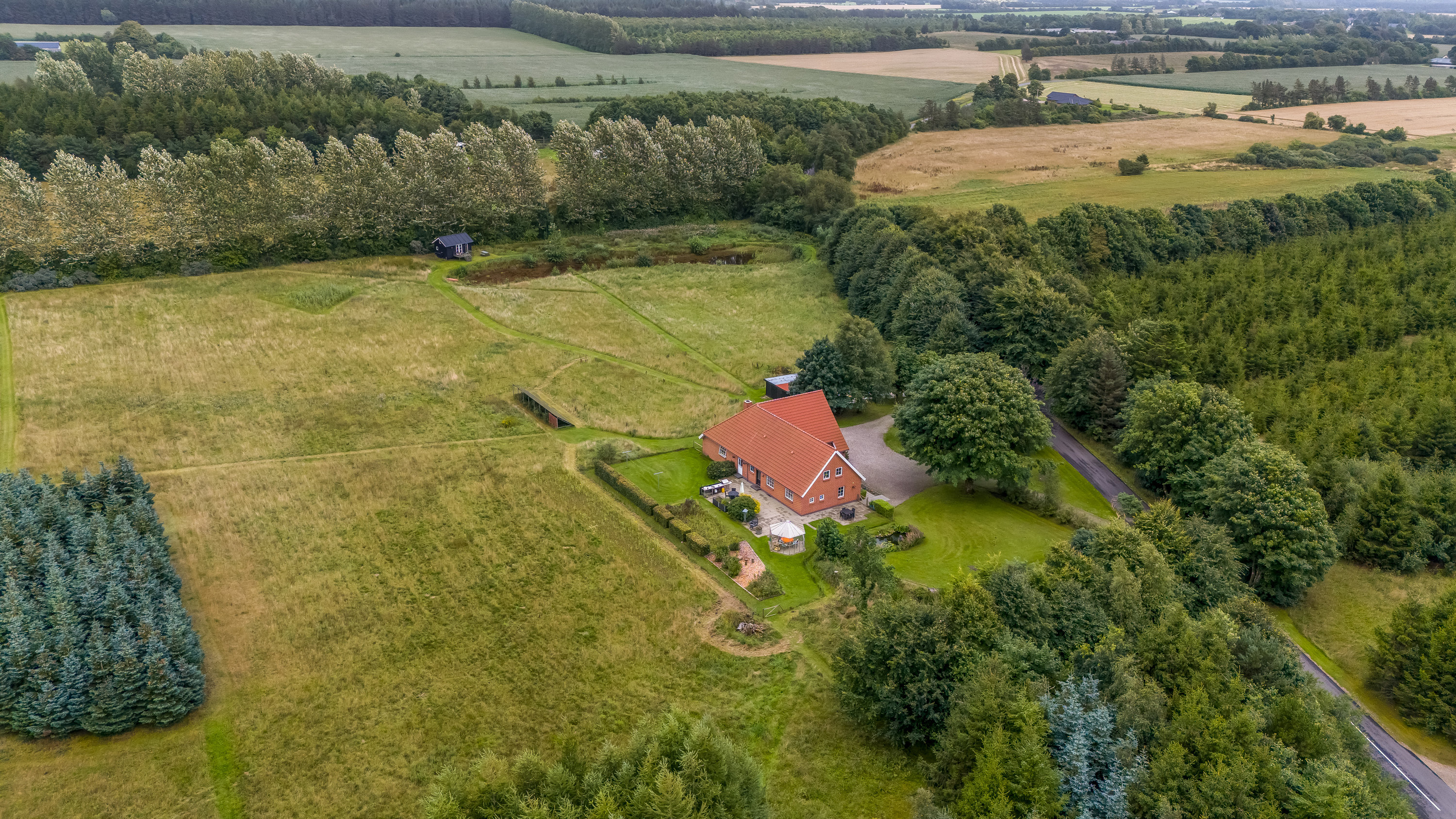 Fremhævet luftfoto billede i fuldskærmstilstand. Billede af Tinkerdalsvej 3, Skave, 7500 Holstebro