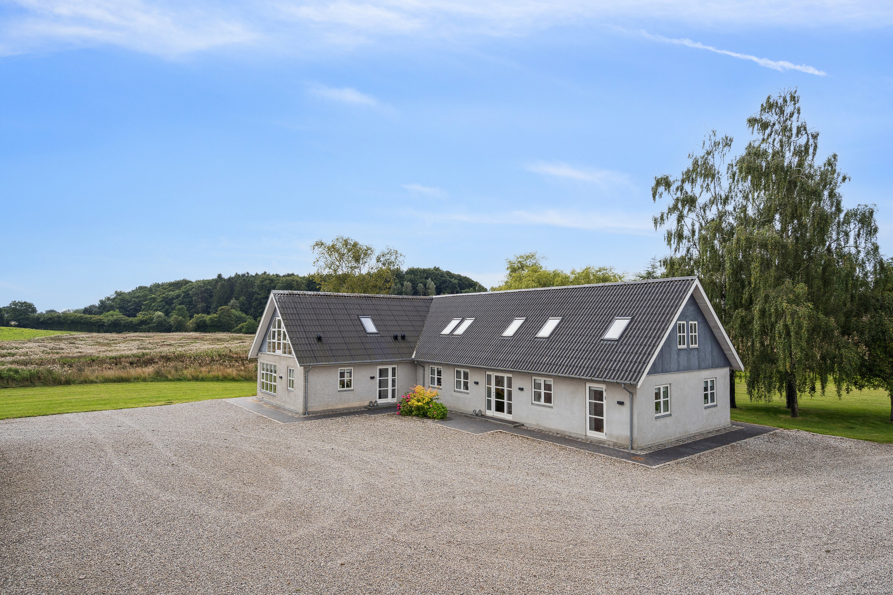 Fremhævet set fra vejen billede i fuldskærmstilstand. Billede af Vædehave 18 (en del) og Vædehave 16, 5462 Morud