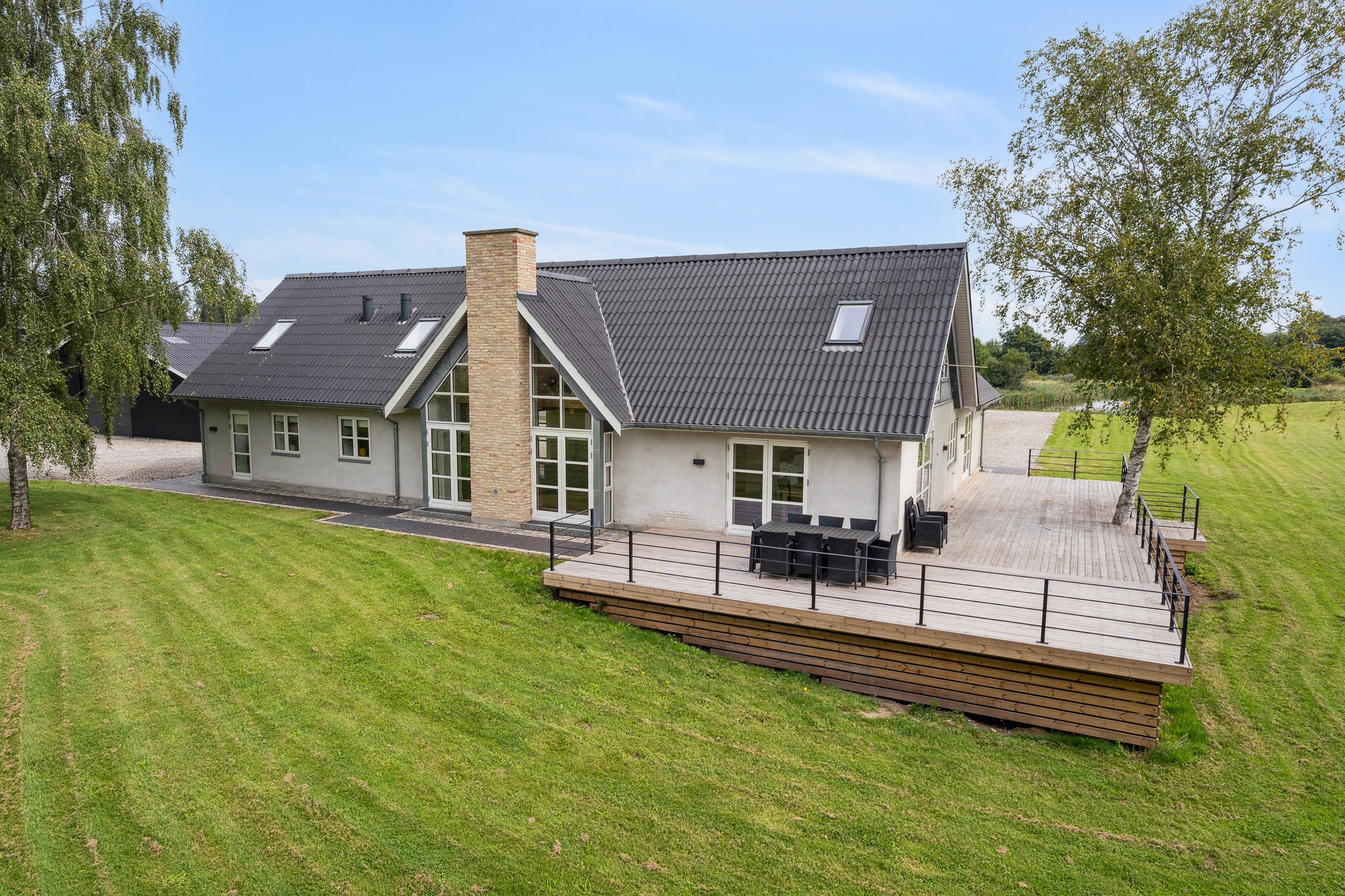 Miniaturebillede 1: set fra haven. Billede af Vædehave 18 (en del) og Vædehave 16, 5462 Morud