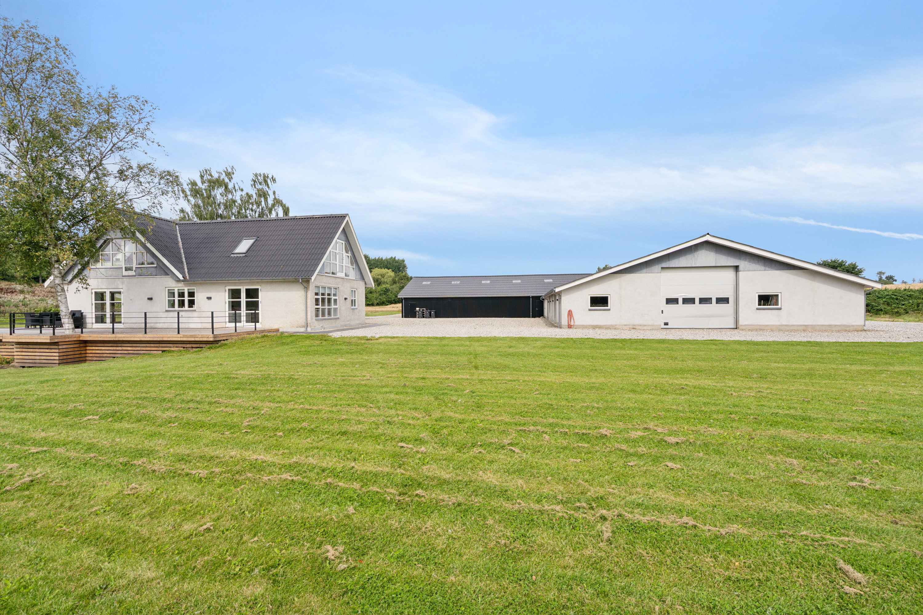 Fremhævet set fra haven billede i fuldskærmstilstand. Billede af Vædehave 18 (en del) og Vædehave 16, 5462 Morud