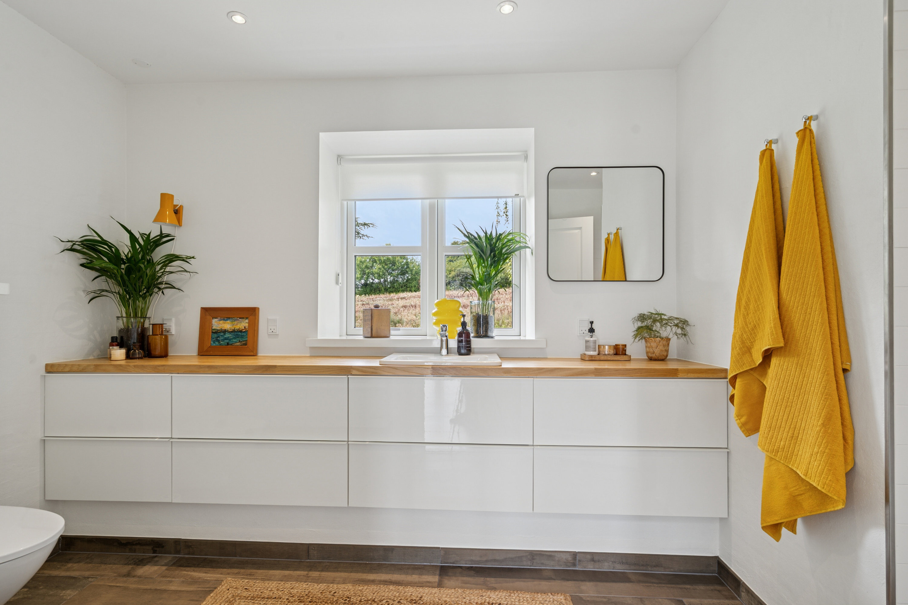 Fremhævet badeværelse billede i fuldskærmstilstand. Billede af Vædehave 18 (en del) og Vædehave 16, 5462 Morud