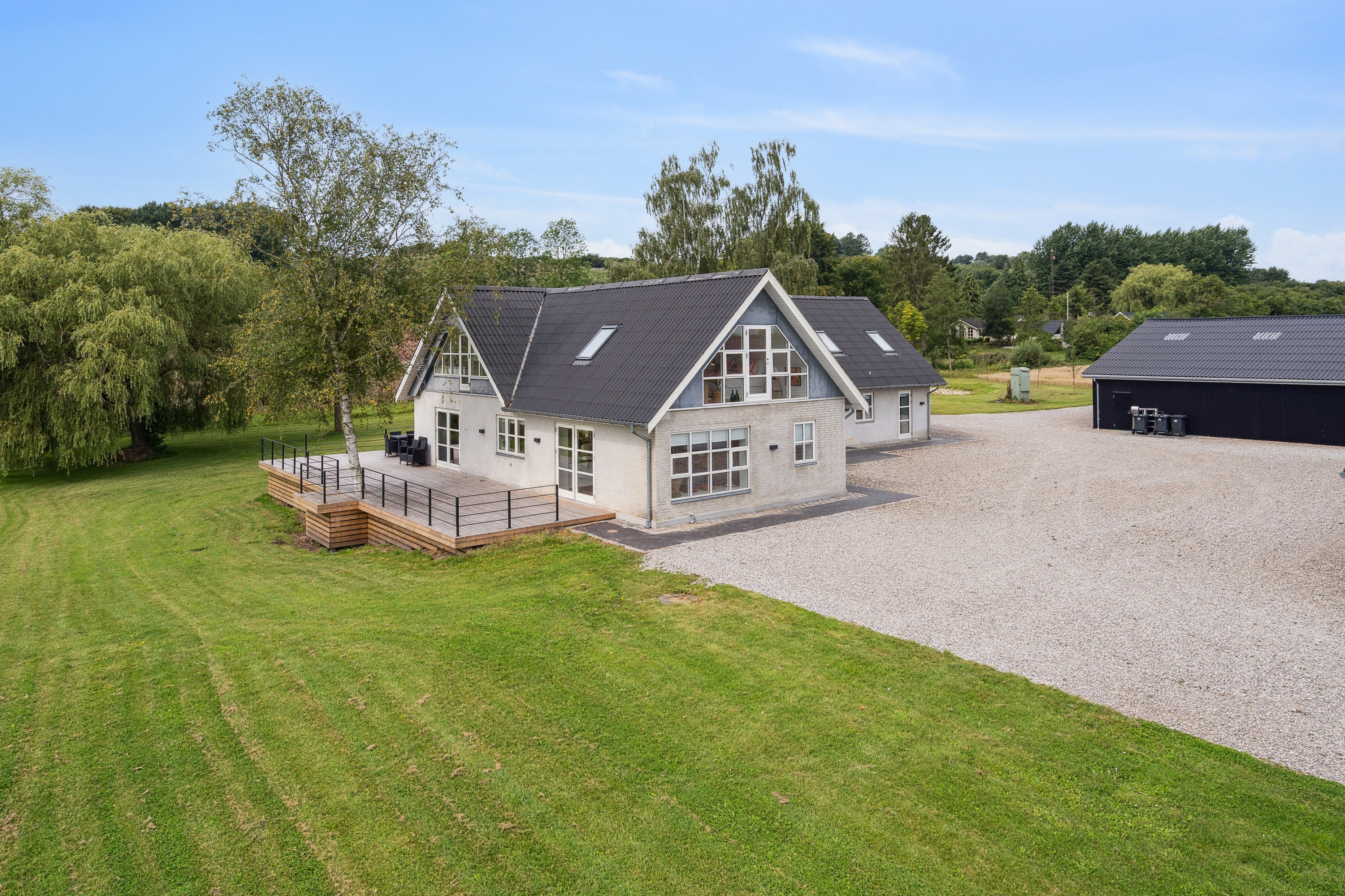 Fremhævet set fra haven billede i fuldskærmstilstand. Billede af Vædehave 18 (en del) og Vædehave 16, 5462 Morud