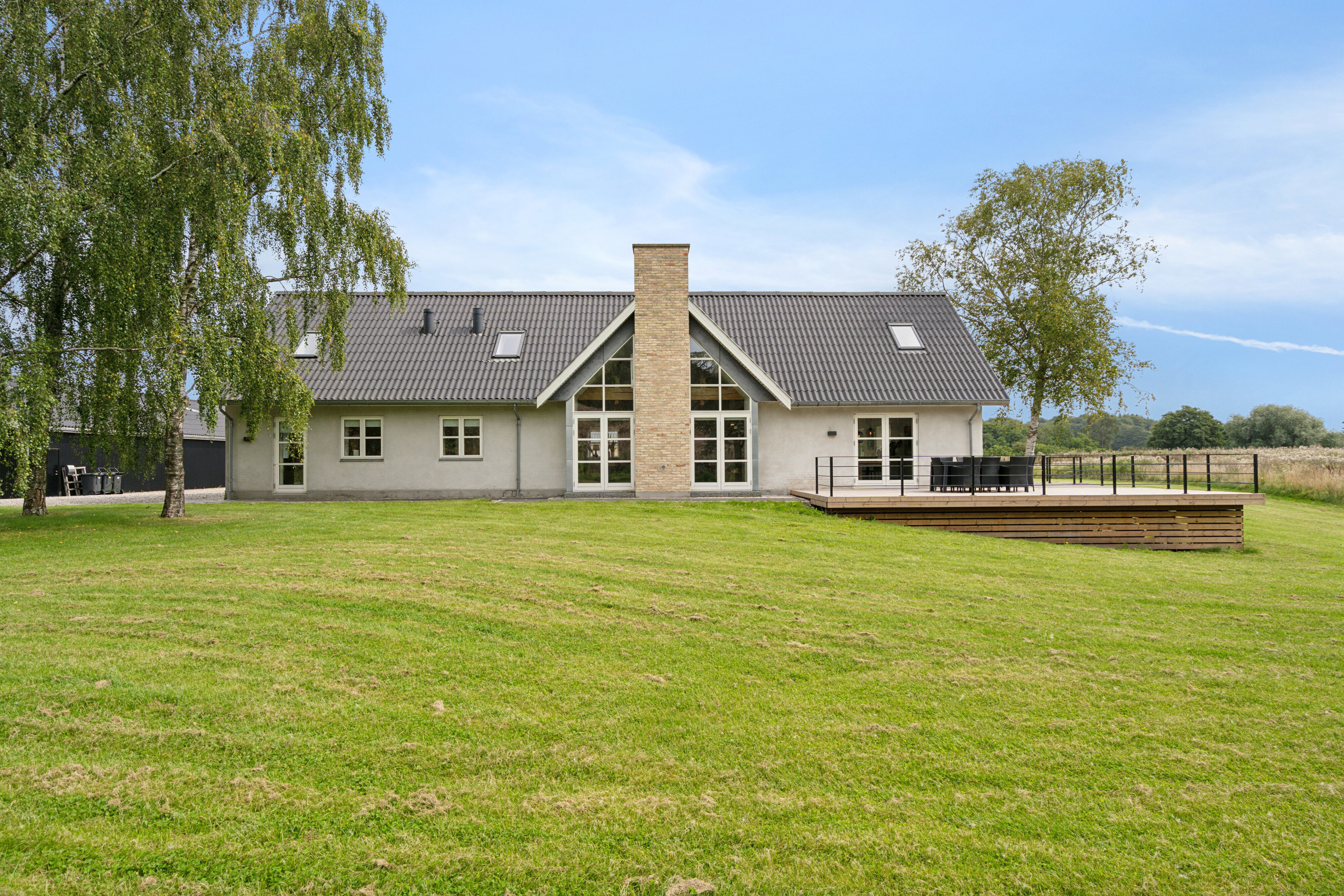 Fremhævet set fra haven billede i fuldskærmstilstand. Billede af Vædehave 18 (en del) og Vædehave 16, 5462 Morud