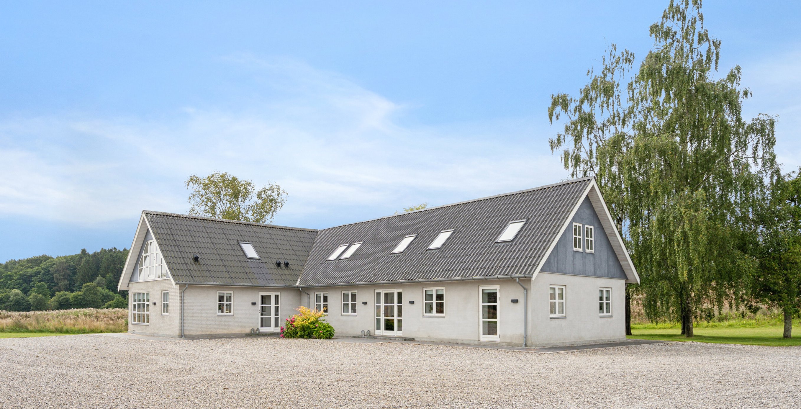 Fremhævet set fra vejen billede i fuldskærmstilstand. Billede af Vædehave 18 (en del) og Vædehave 16, 5462 Morud