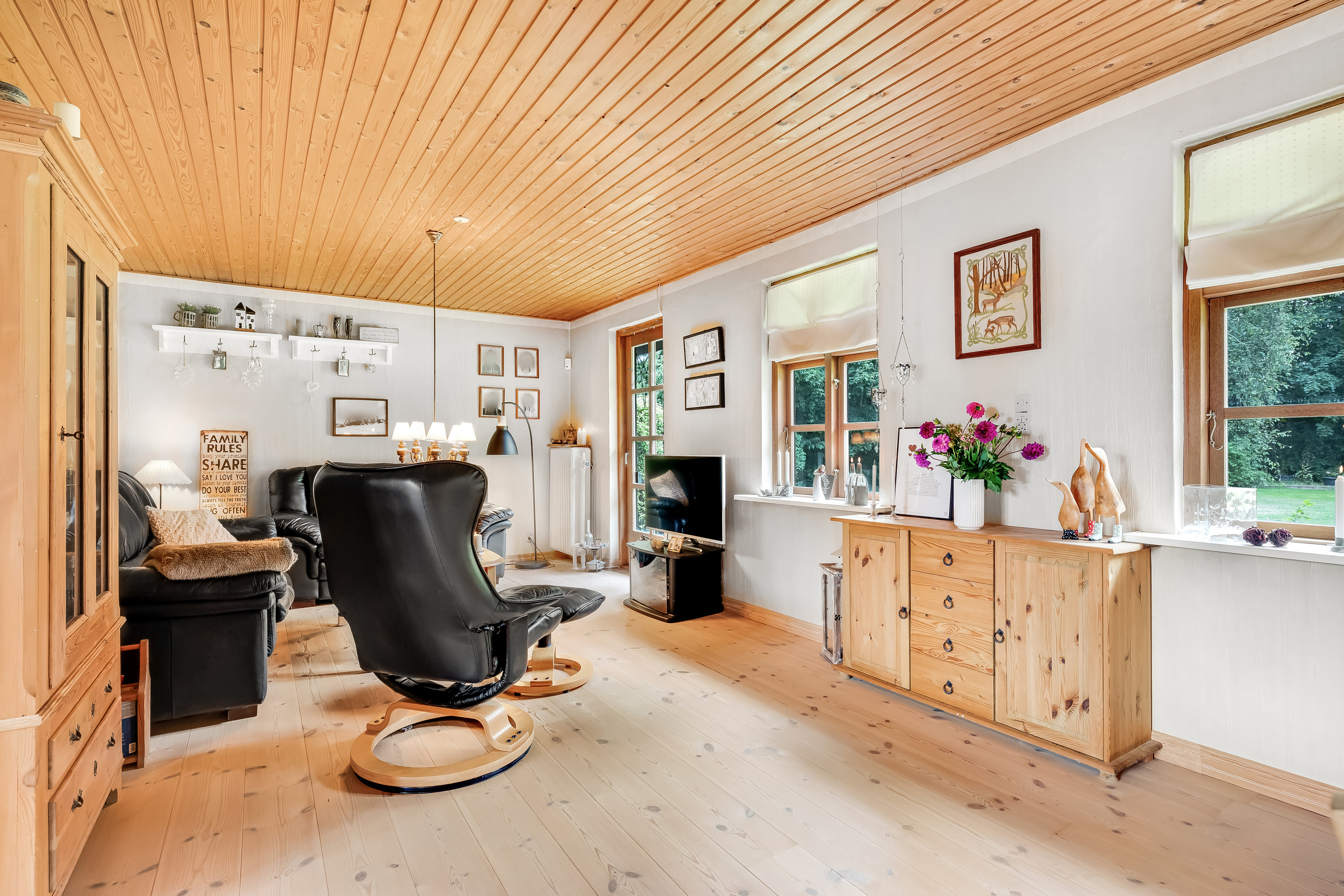 Fremhævet stue billede i fuldskærmstilstand. Billede af Karupvej 59, Fårbæk, 7470 Karup J