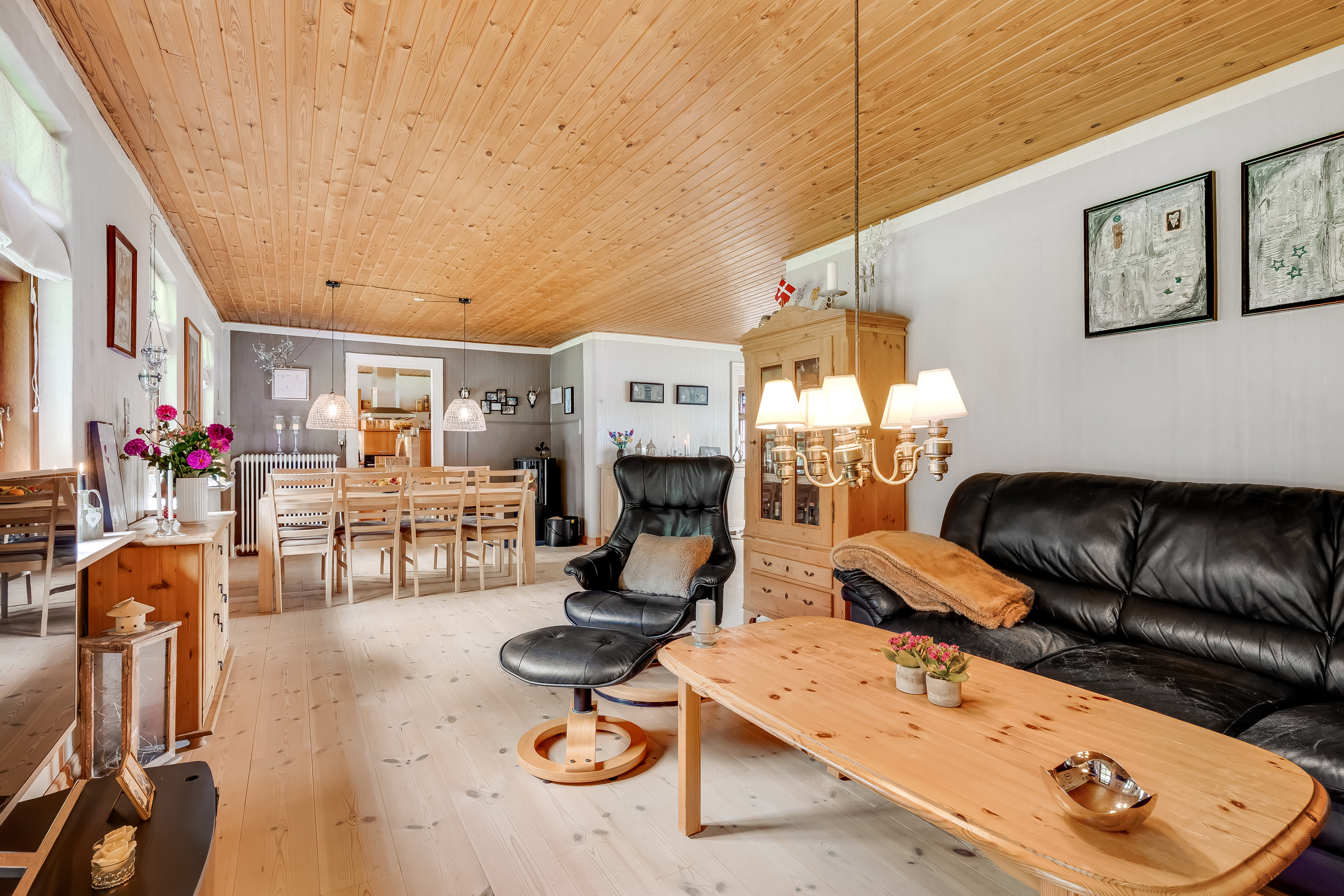 Fremhævet stue billede i fuldskærmstilstand. Billede af Karupvej 59, Fårbæk, 7470 Karup J