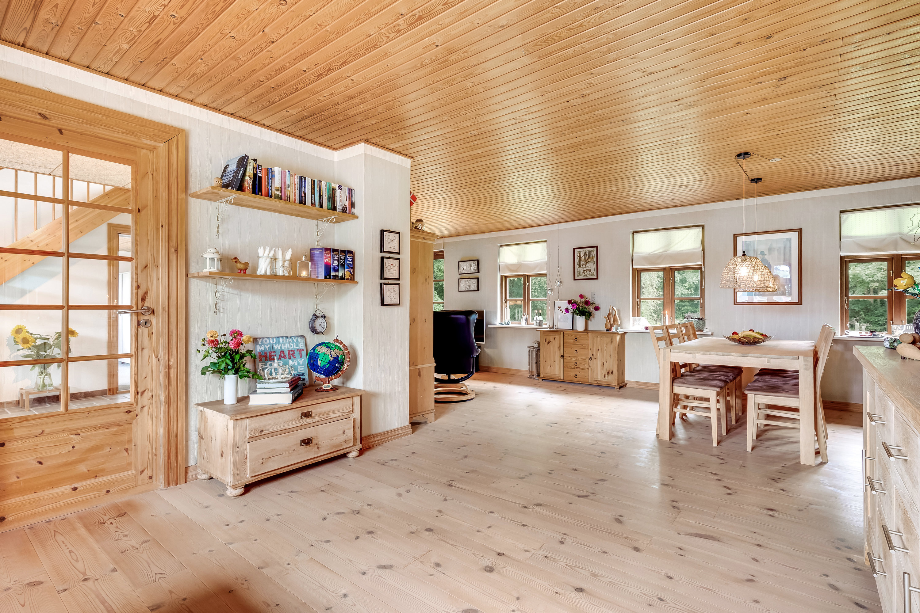 Fremhævet stue billede i fuldskærmstilstand. Billede af Karupvej 59, Fårbæk, 7470 Karup J