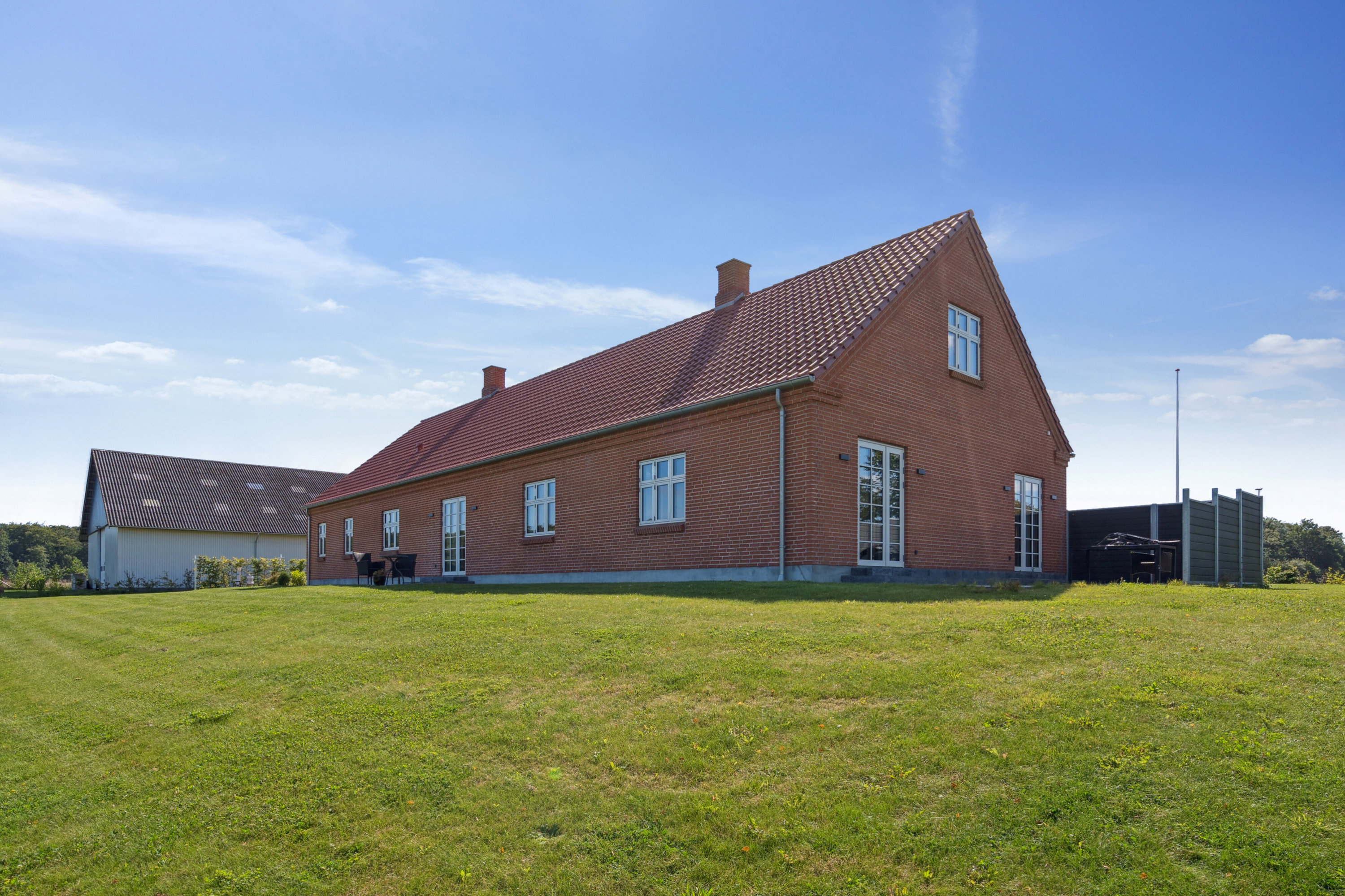 Fremhævet set fra haven billede i fuldskærmstilstand. Billede af Bøgildshøjvej 10, Fangel, 5260 Odense S