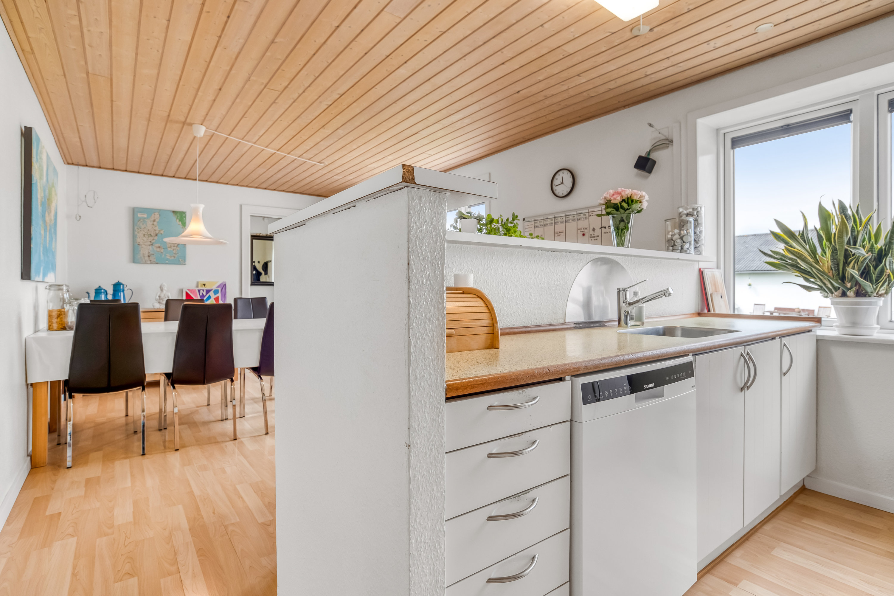 Fremhævet køkken billede i fuldskærmstilstand. Billede af Ejsingholmvej 27, Ejsingholm, 7830 Vinderup