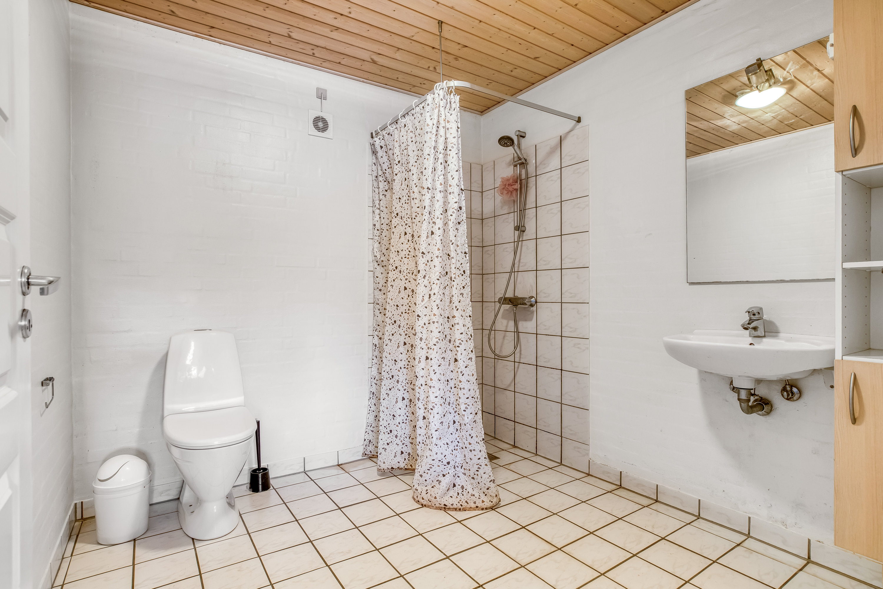 Fremhævet badeværelse billede i fuldskærmstilstand. Billede af Ejsingholmvej 27, Ejsingholm, 7830 Vinderup