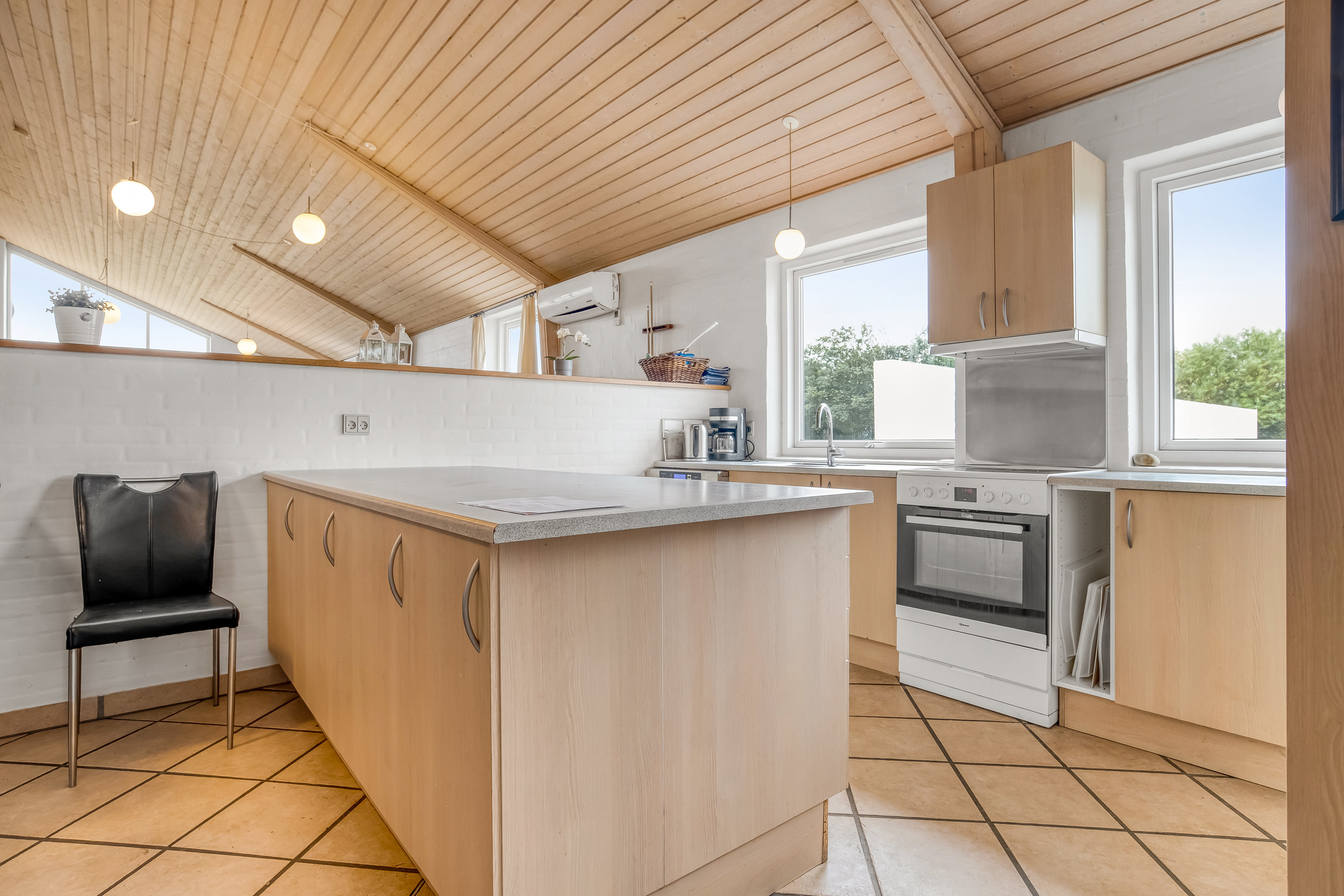 Fremhævet køkken billede i fuldskærmstilstand. Billede af Ejsingholmvej 27, Ejsingholm, 7830 Vinderup